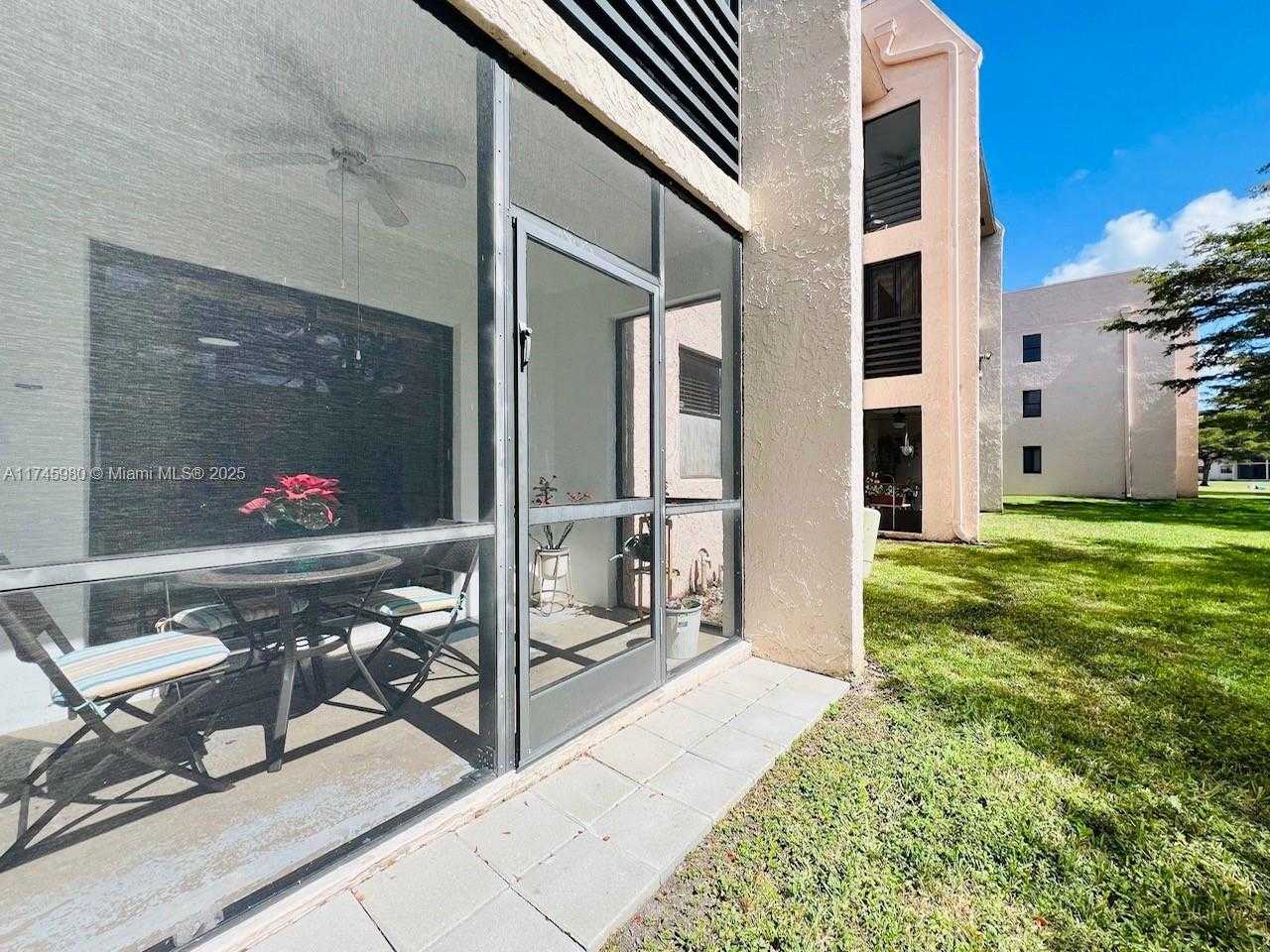 Small Image of 10332 SUNRISE LAKES BLVD #103, Sunrise Number 26