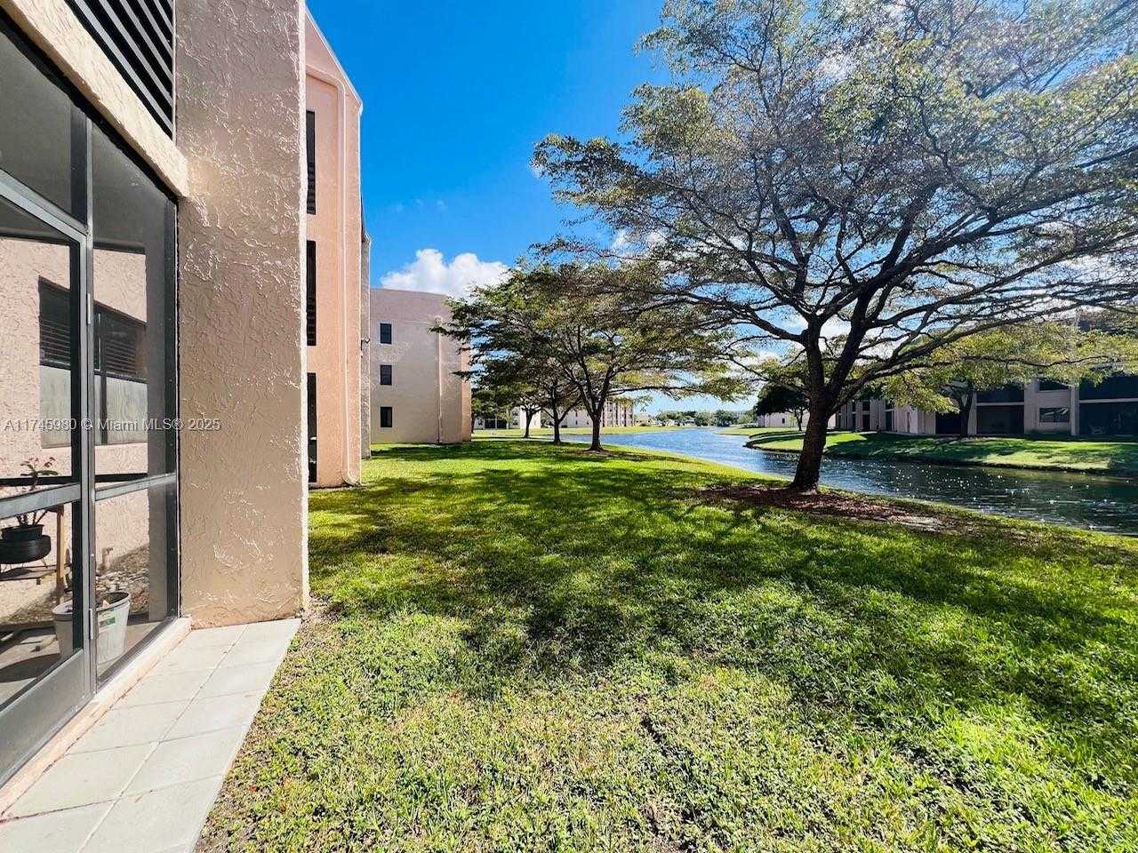 Small Image of 10332 SUNRISE LAKES BLVD #103, Sunrise Number 27