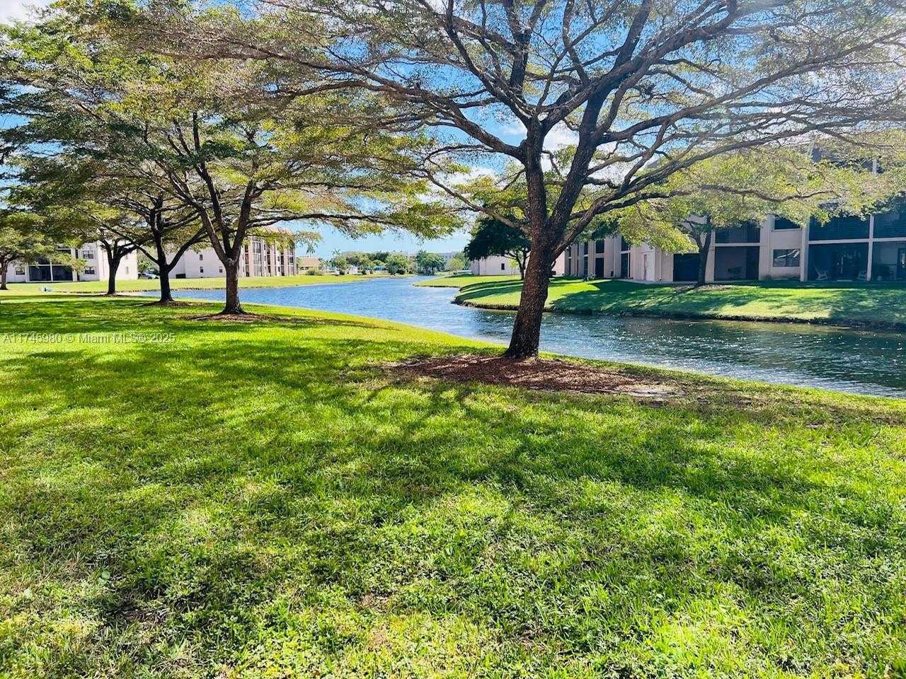 Small Image of 10332 SUNRISE LAKES BLVD #103, Sunrise Number 28