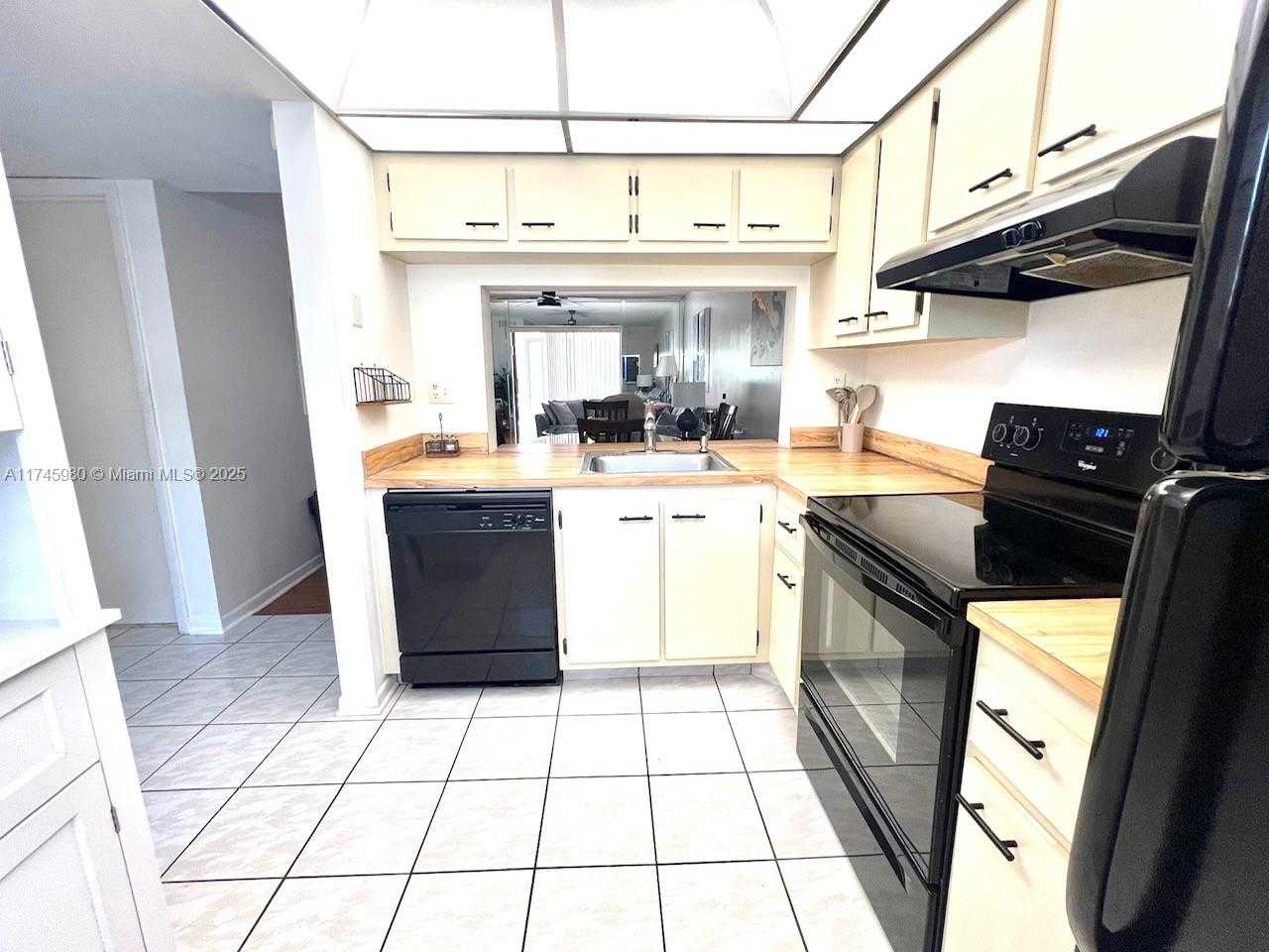 Small Image of 10332 SUNRISE LAKES BLVD #103, Sunrise Number 5