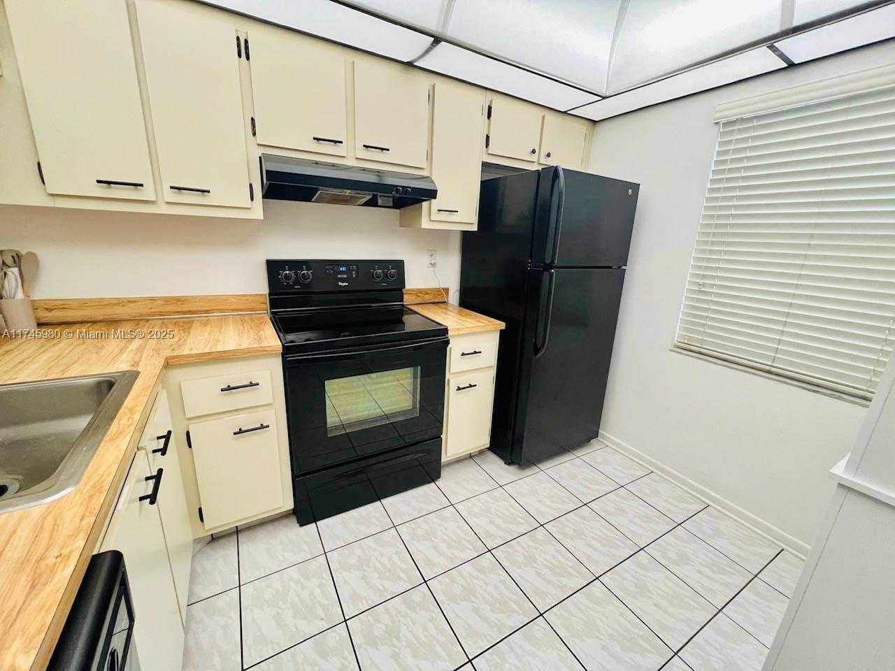 Small Image of 10332 SUNRISE LAKES BLVD #103, Sunrise Number 7