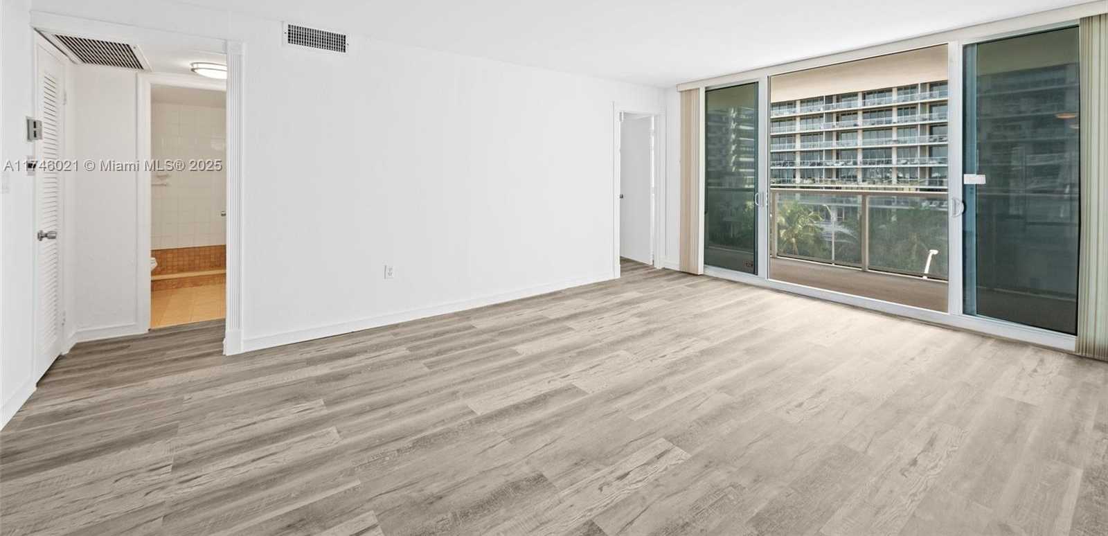 Small Image of 5750 EAST COLLINS AVE #6J, Miami Beach Number 12