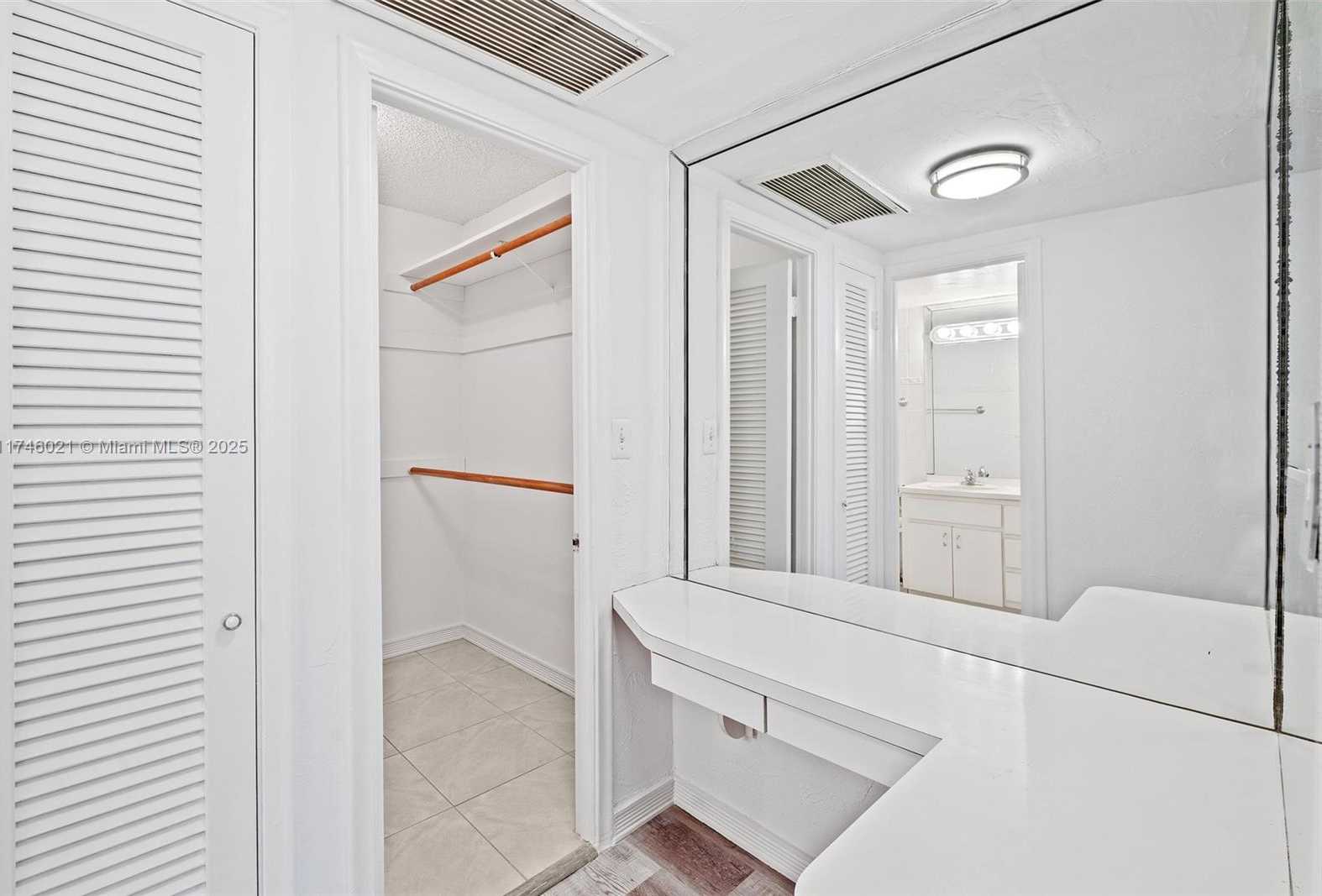 Small Image of 5750 EAST COLLINS AVE #6J, Miami Beach Number 17