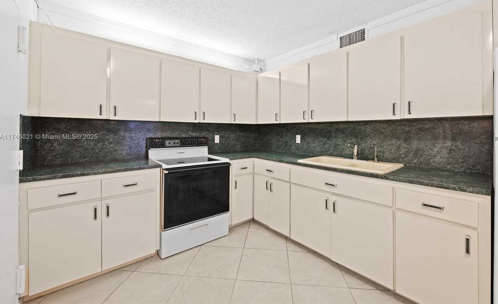 Small Image of 5750 EAST COLLINS AVE #6J, Miami Beach Number 4