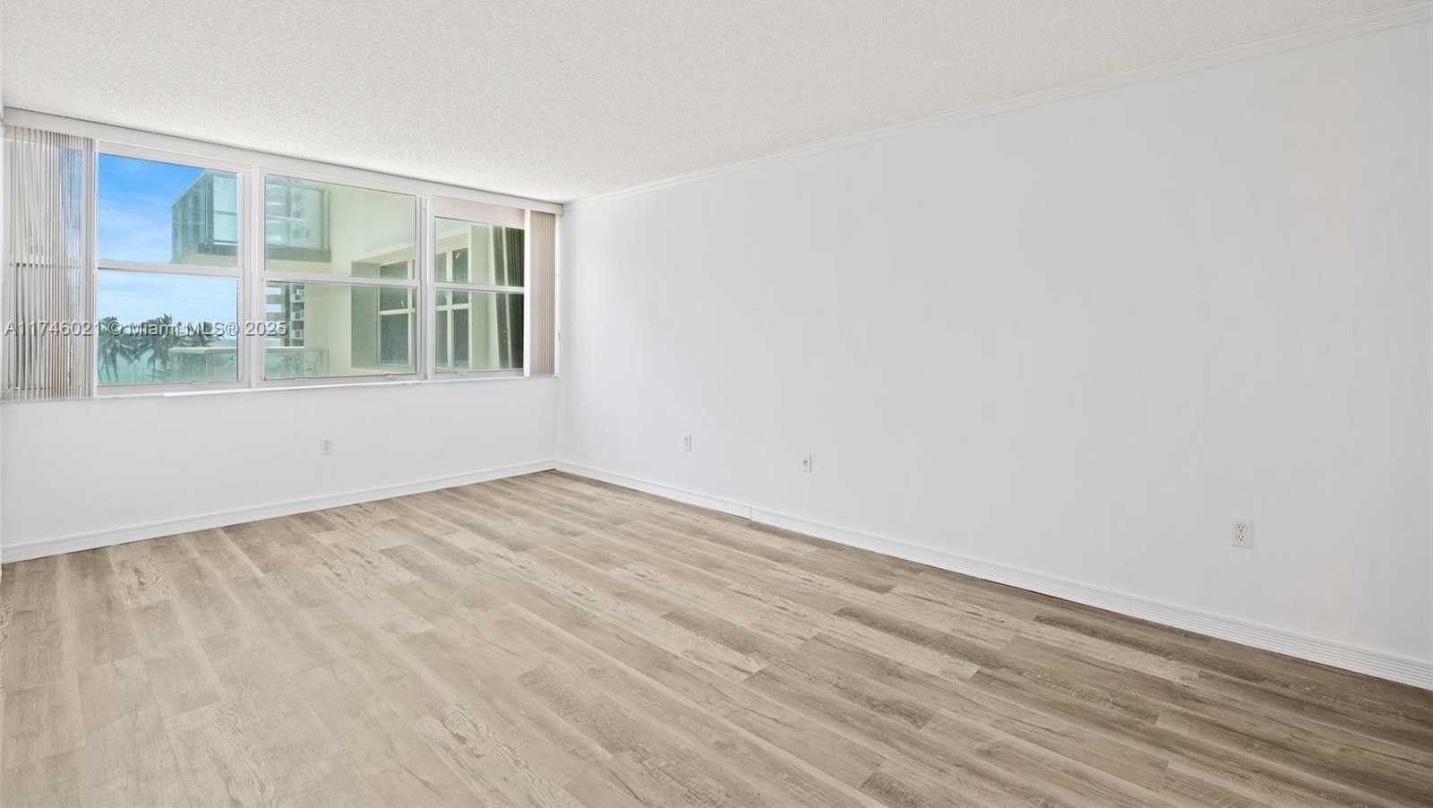 Small Image of 5750 EAST COLLINS AVE #6J, Miami Beach Number 5