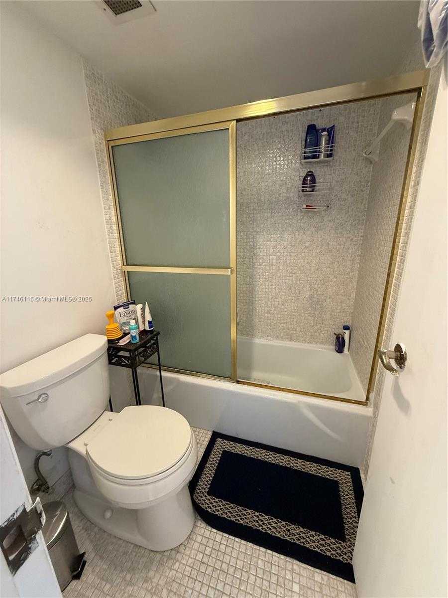 Small Image of 500 Bayview Dr, Sunny Isles Beach, FL 33160, USA Number 10