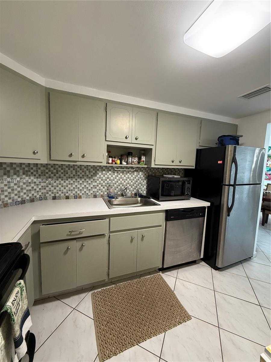 Small Image of 500 Bayview Dr, Sunny Isles Beach, FL 33160, USA Number 18