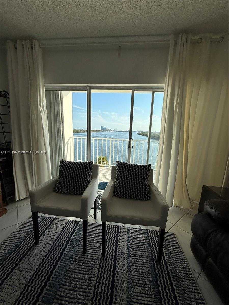 Small Image of 500 Bayview Dr, Sunny Isles Beach, FL 33160, USA Number 2