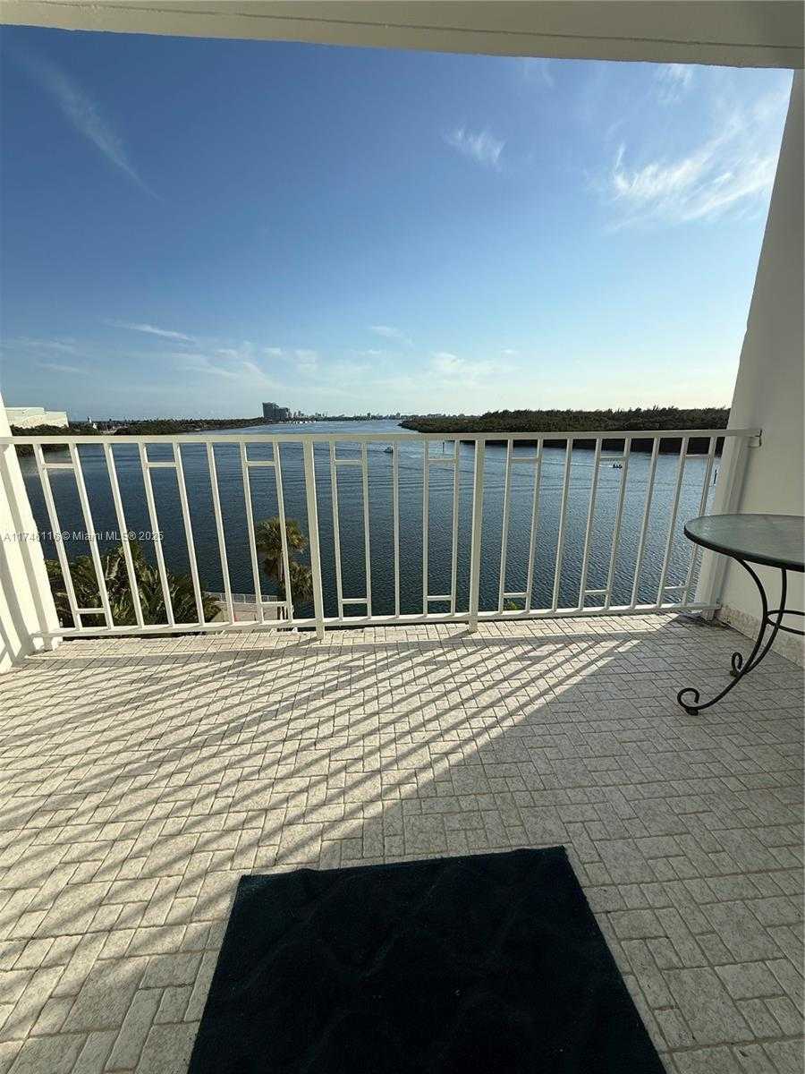 Small Image of 500 Bayview Dr, Sunny Isles Beach, FL 33160, USA Number 5