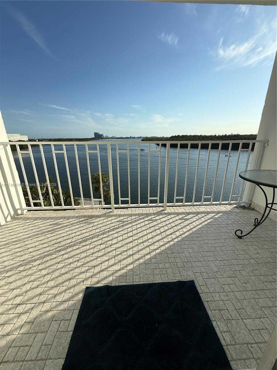 Small Image of 500 Bayview Dr, Sunny Isles Beach, FL 33160, USA Number 6