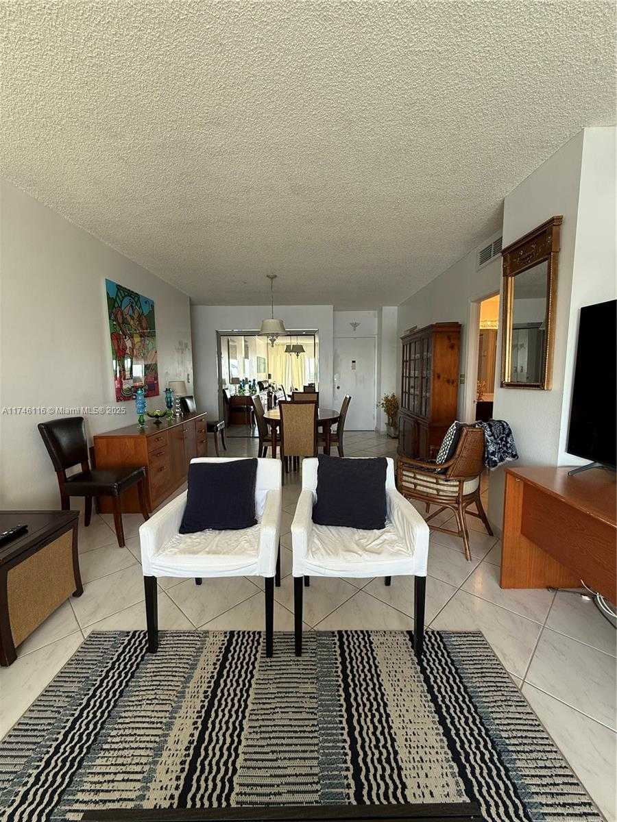 Small Image of 500 Bayview Dr, Sunny Isles Beach, FL 33160, USA Number 7