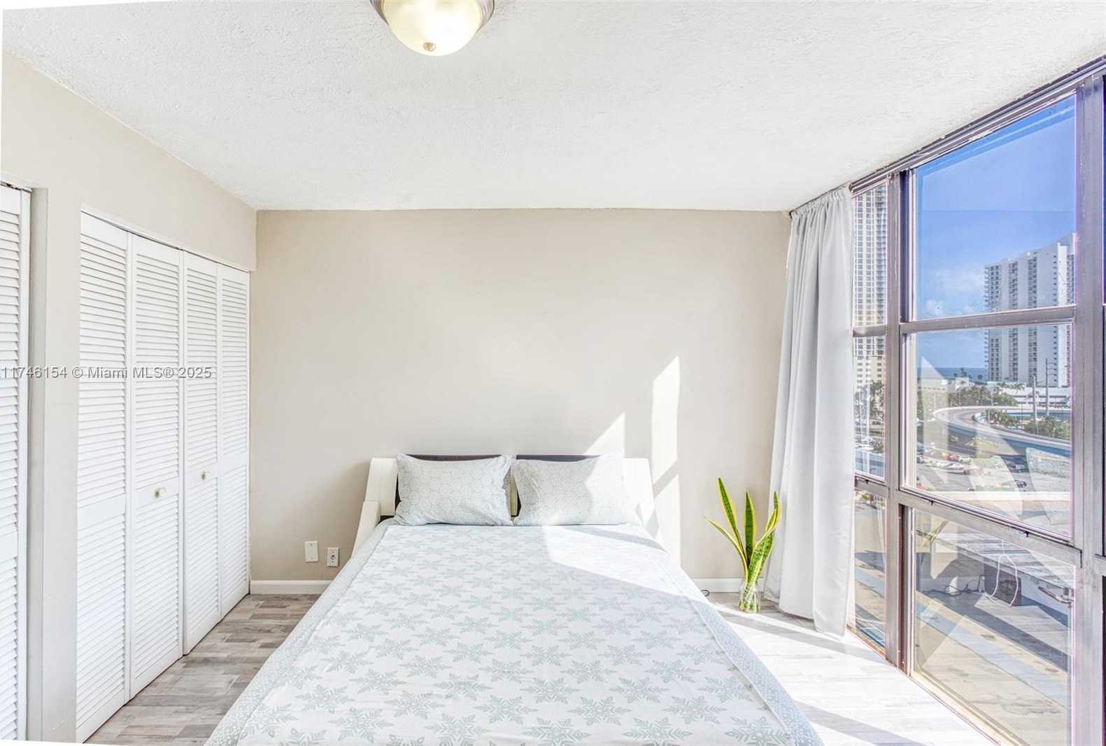 Small Image of 17011 NORTH BAY RD #1019, Sunny Isles Beach Number 5