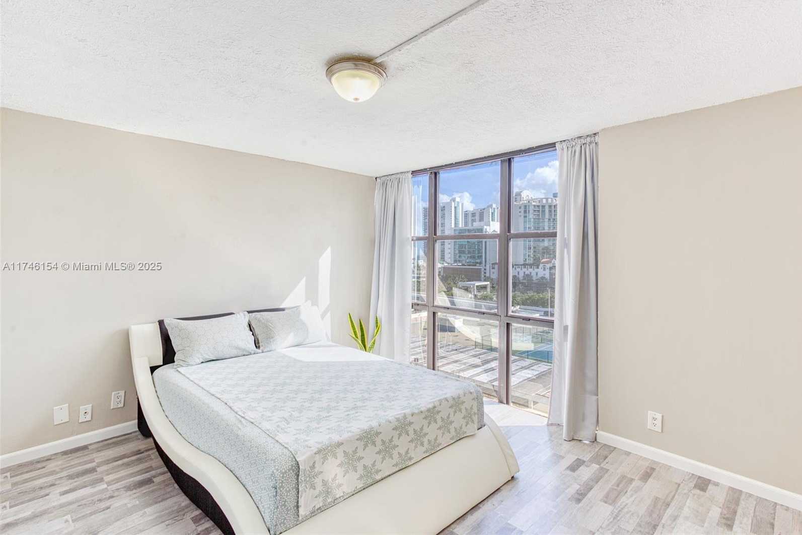 Small Image of 17011 NORTH BAY RD #1019, Sunny Isles Beach Number 6