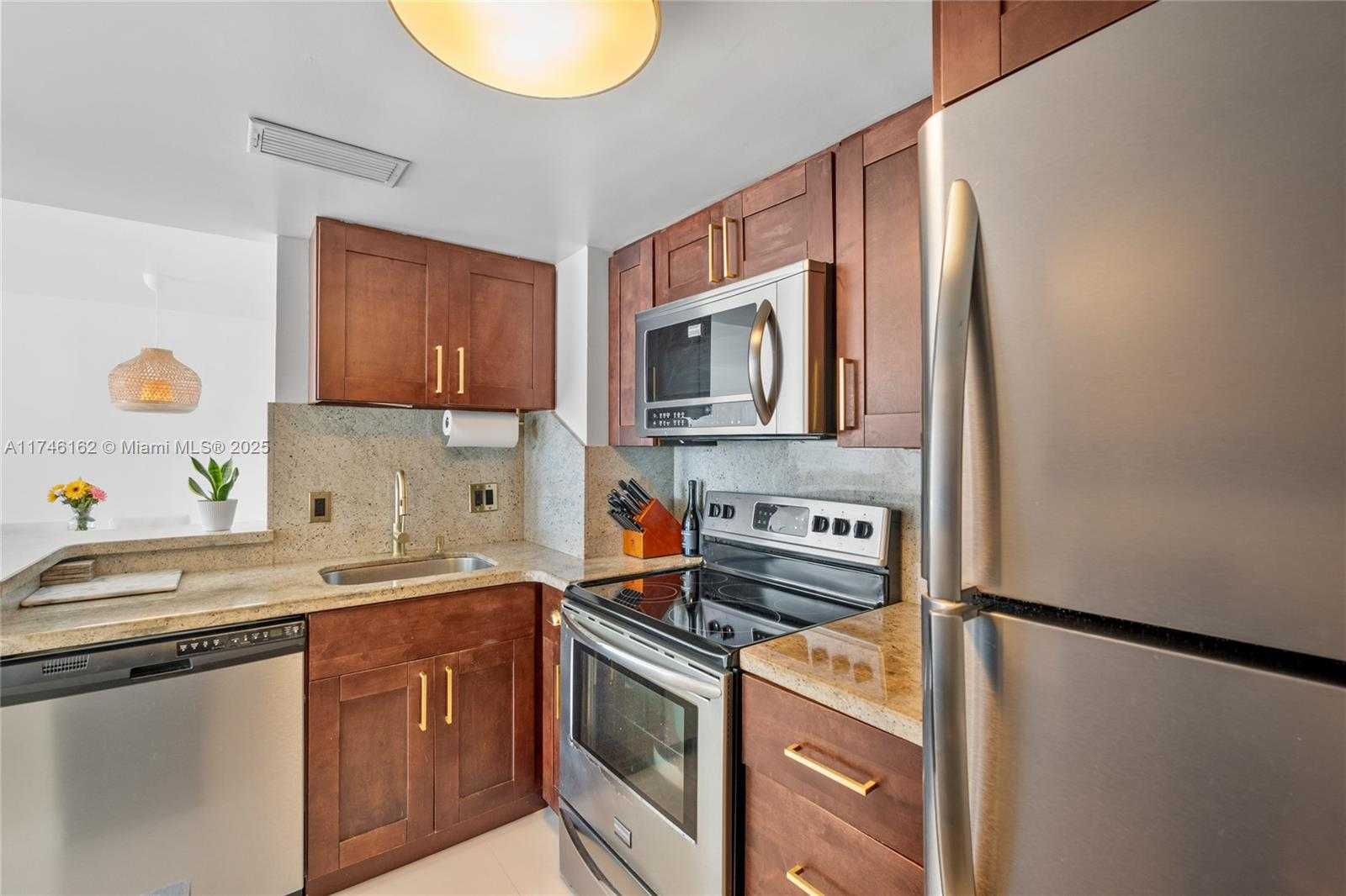 Small Image of 770 CLAUGHTON ISLAND DR #2110, Miami Number 10