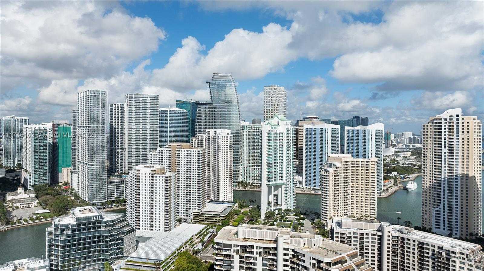Small Image of 770 CLAUGHTON ISLAND DR #2110, Miami Number 27