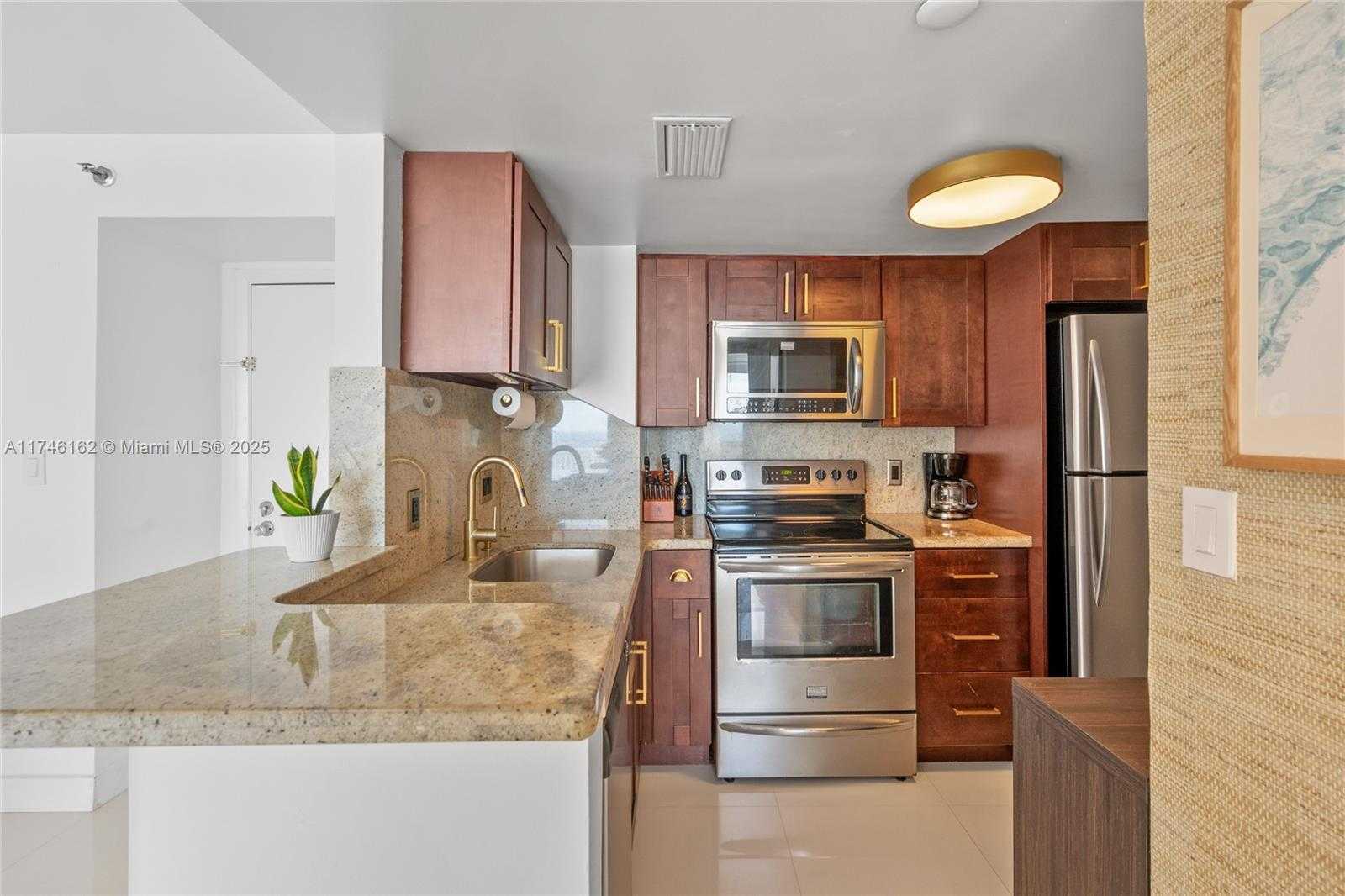 Small Image of 770 CLAUGHTON ISLAND DR #2110, Miami Number 8