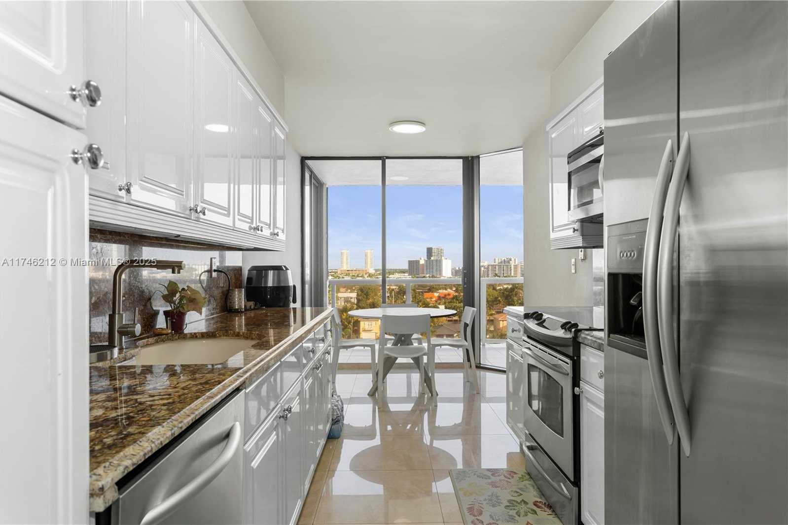 Small Image of 3600 YACHT CLUB DR #902, Aventura Number 11