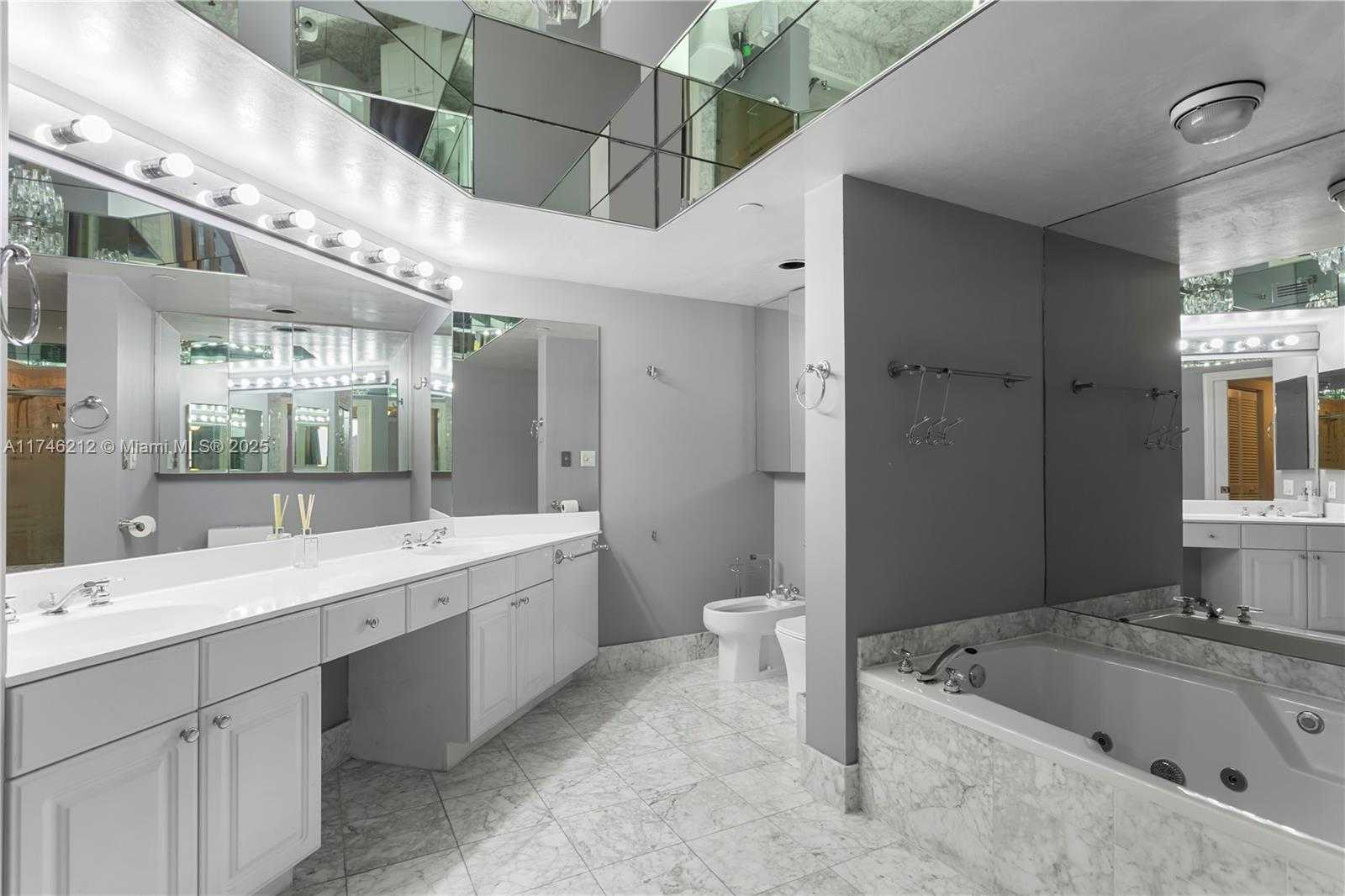 Small Image of 3600 YACHT CLUB DR #902, Aventura Number 14