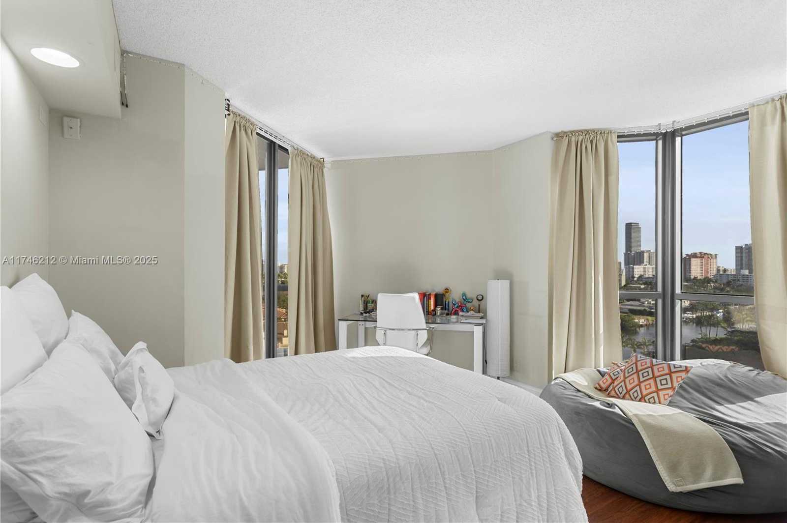 Small Image of 3600 YACHT CLUB DR #902, Aventura Number 18