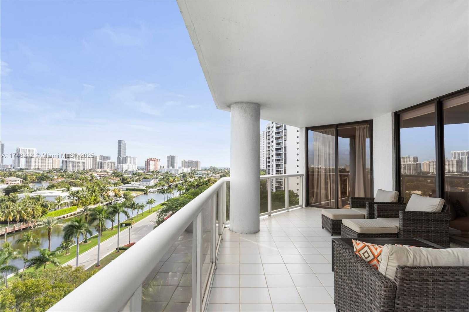 Small Image of 3600 YACHT CLUB DR #902, Aventura Number 4