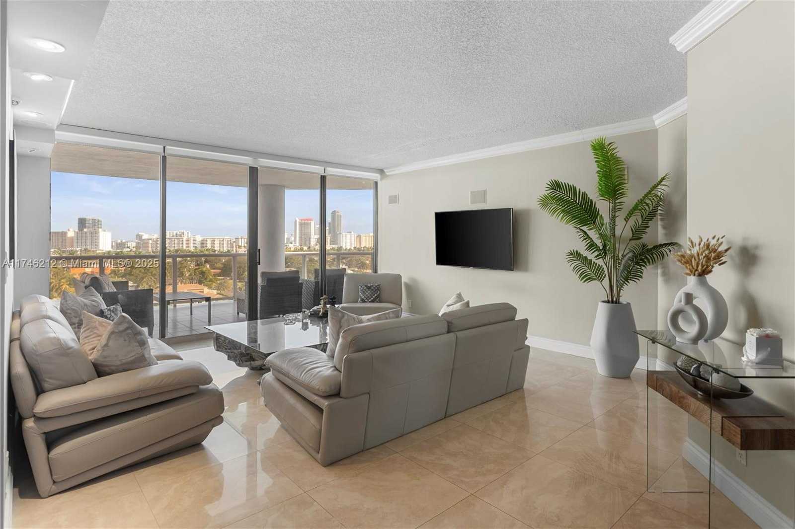 Small Image of 3600 YACHT CLUB DR #902, Aventura Number 5