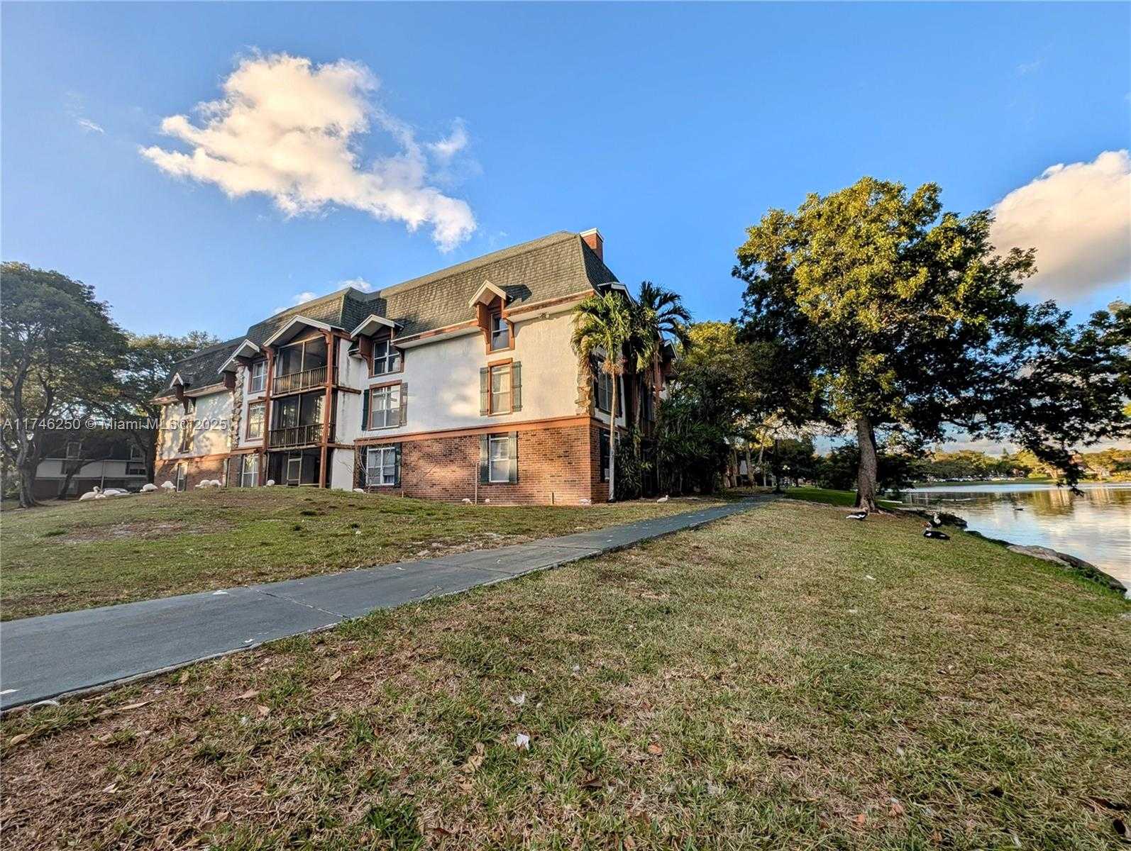 Small Image of 3670 INVERRARY DR #3Q, Lauderhill Number 3