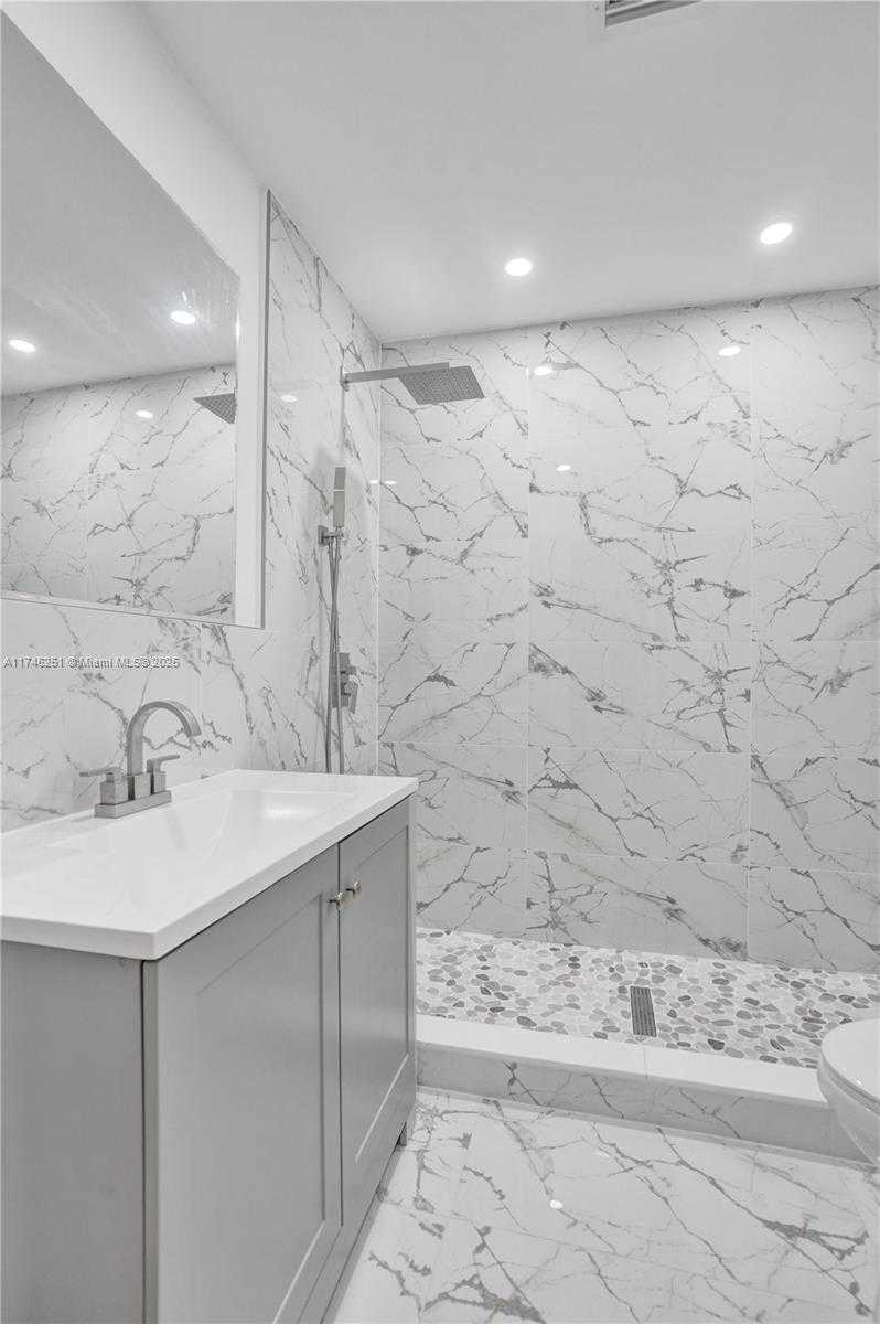 Small Image of 849 NORTH WEST 80TH TER #4, Plantation Number 15