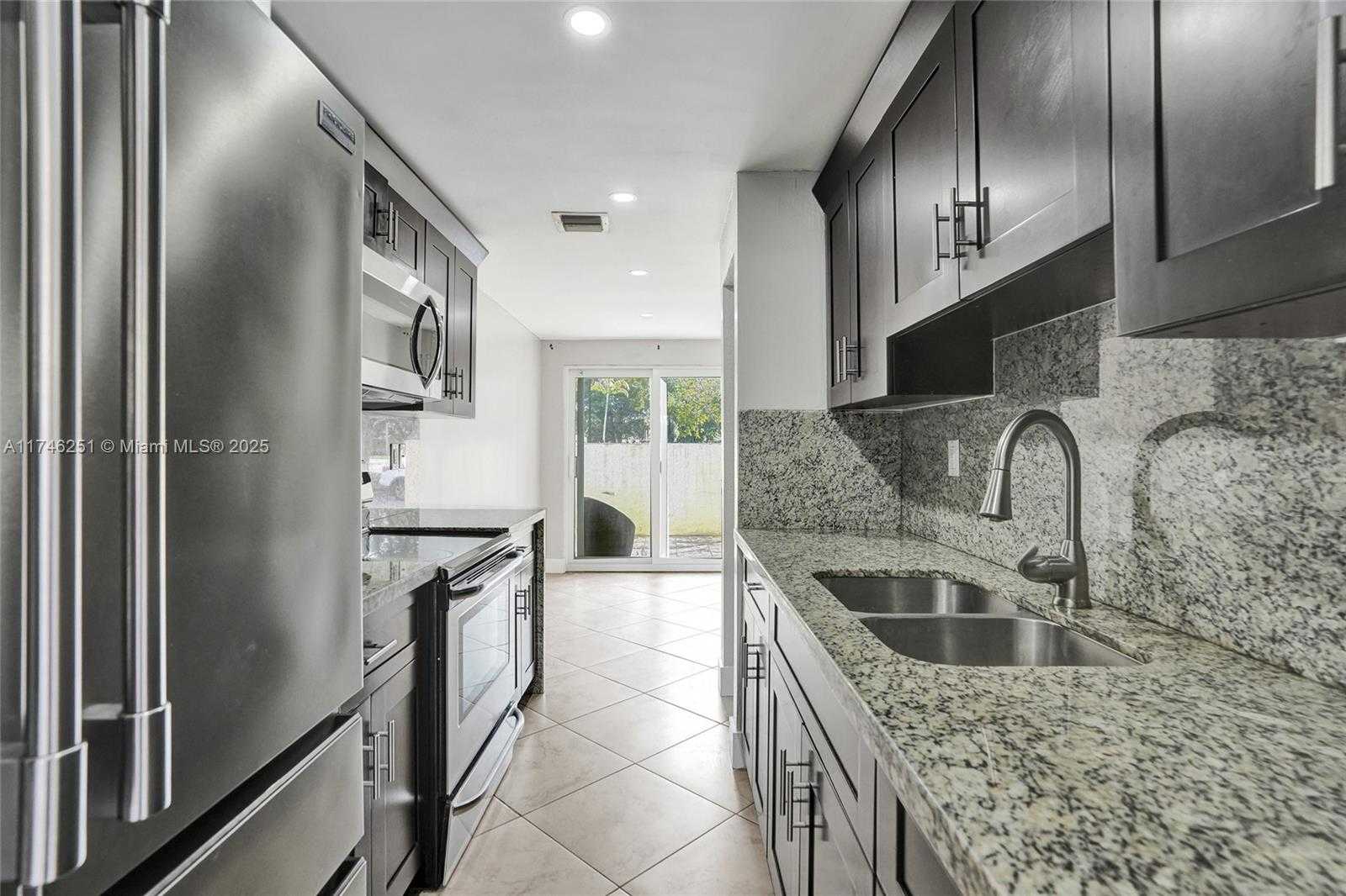 Small Image of 849 NORTH WEST 80TH TER #4, Plantation Number 3