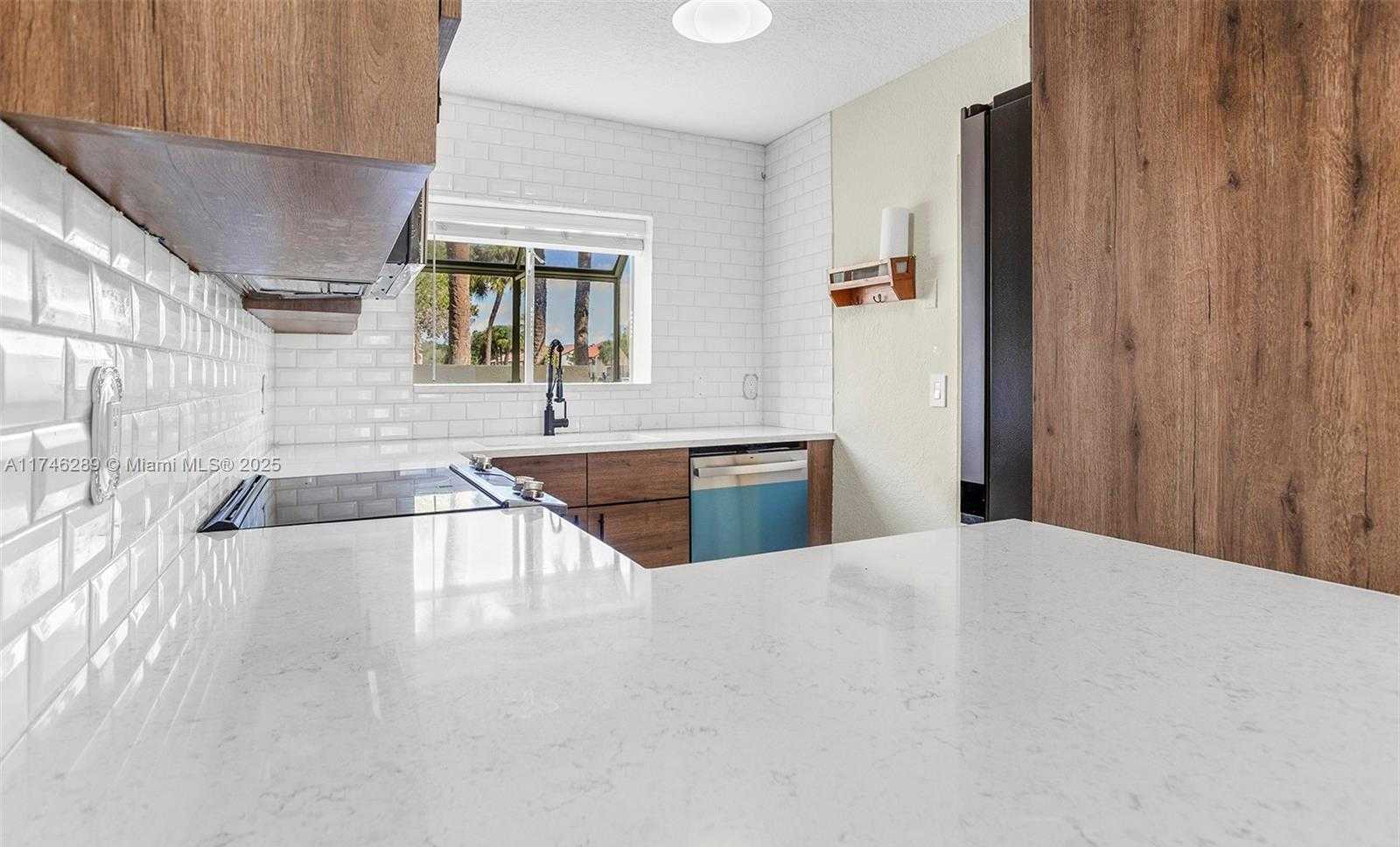 Small Image of 501 REPUBLIC CT #501, Deerfield Beach Number 3