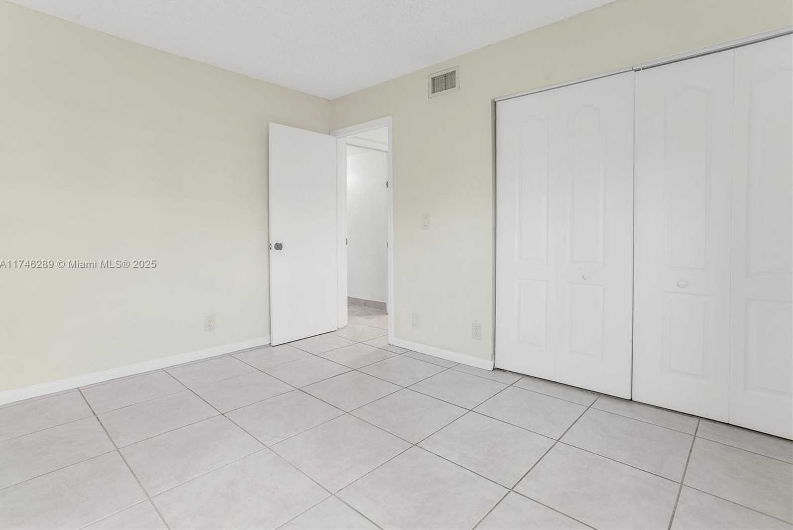 Small Image of 501 REPUBLIC CT #501, Deerfield Beach Number 34