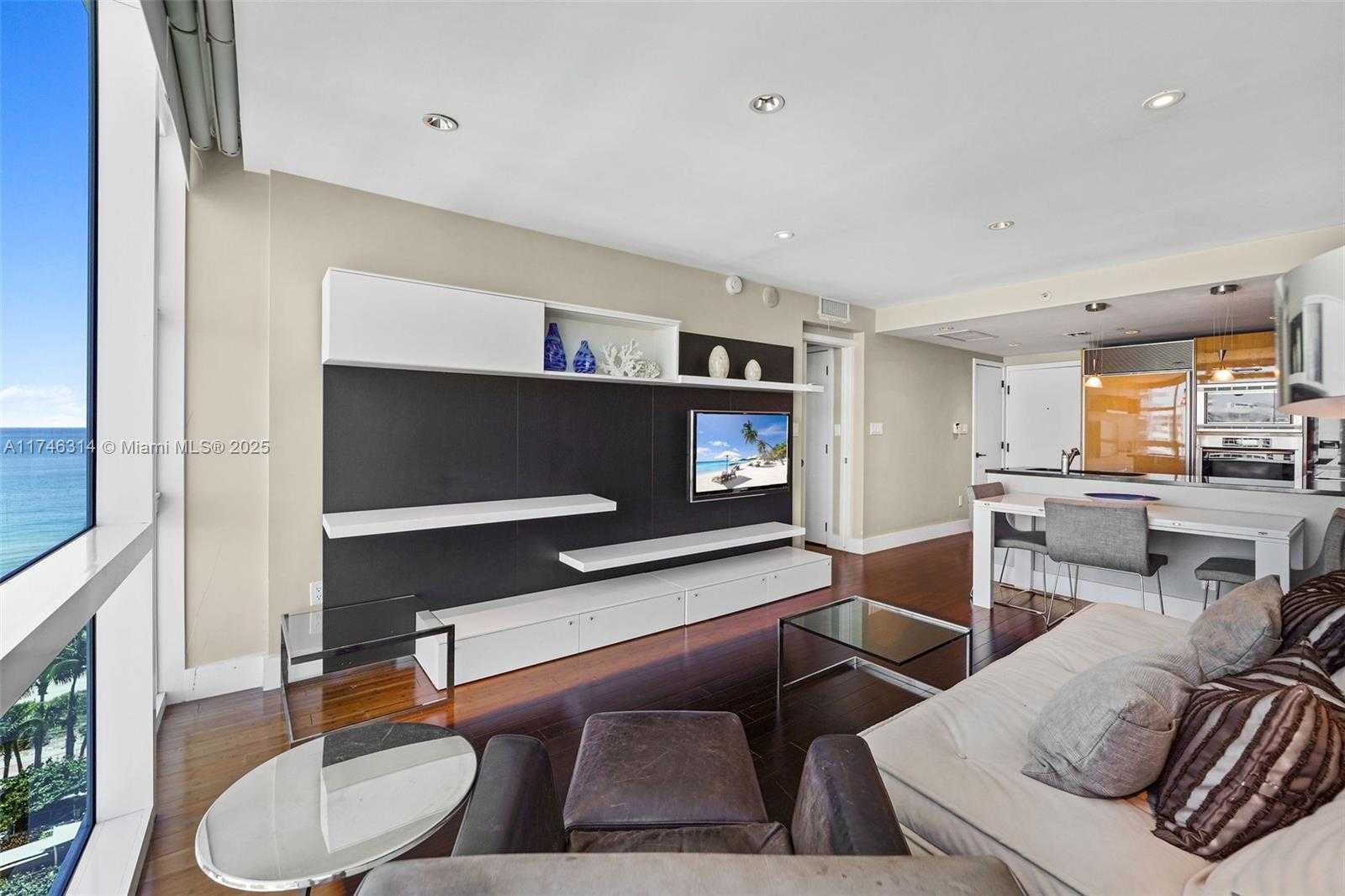 Small Image of 6801 COLLINS AVE #1214(door1203), Miami Beach Number 17