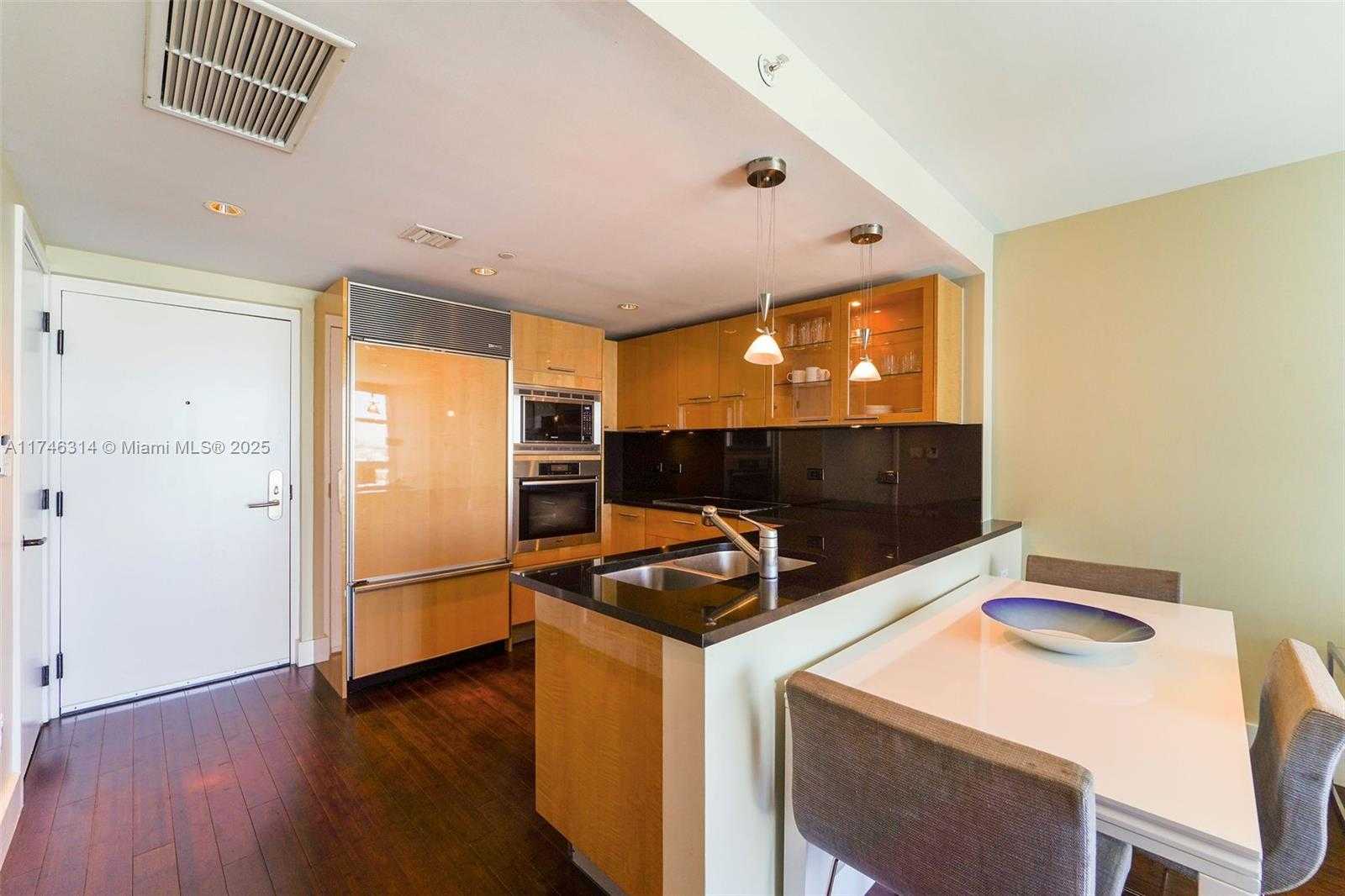 Small Image of 6801 COLLINS AVE #1214(door1203), Miami Beach Number 3