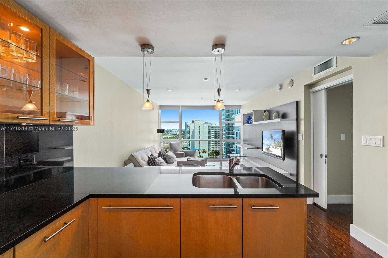 Small Image of 6801 COLLINS AVE #1214(door1203), Miami Beach Number 6