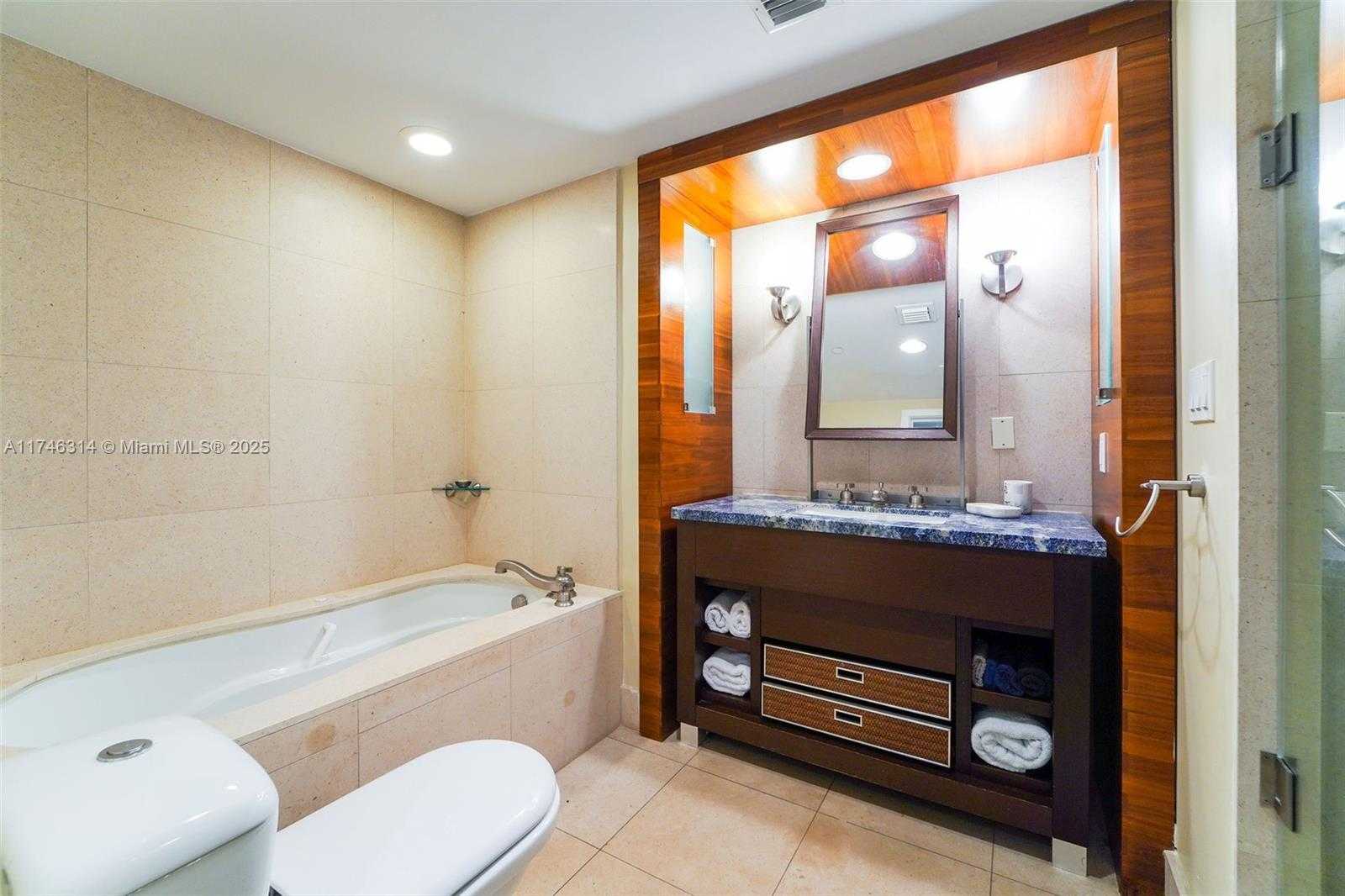 Small Image of 6801 COLLINS AVE #1214(door1203), Miami Beach Number 7