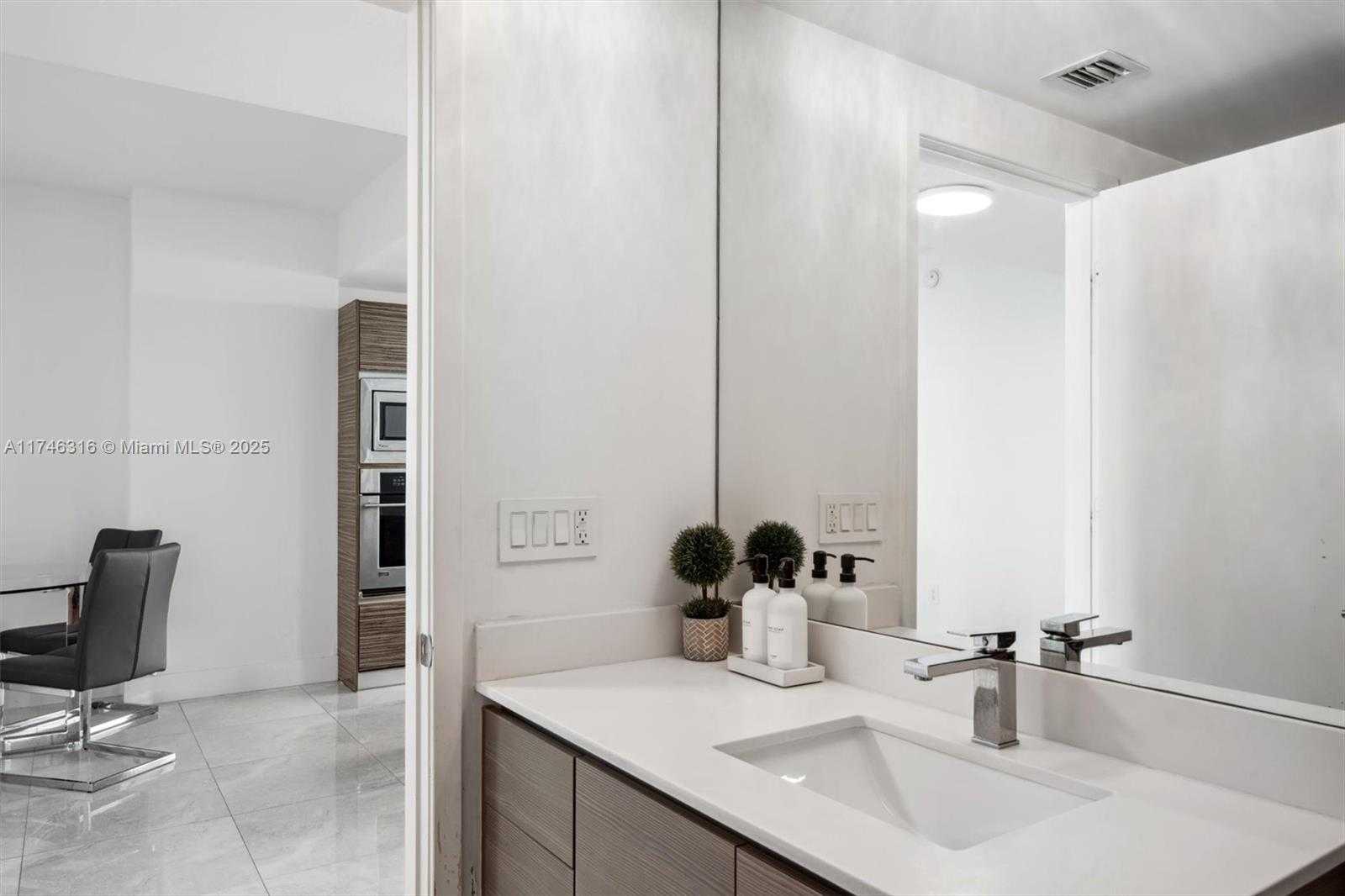 Small Image of 460 NORTH EAST 28TH ST #2604, Miami Number 8