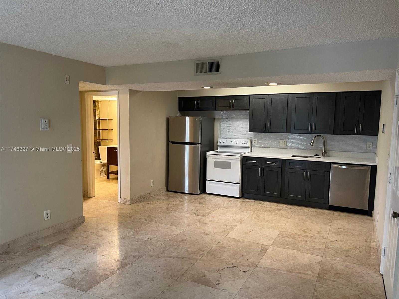 Small Image of 4055 #H209, Pompano Beach Number 7