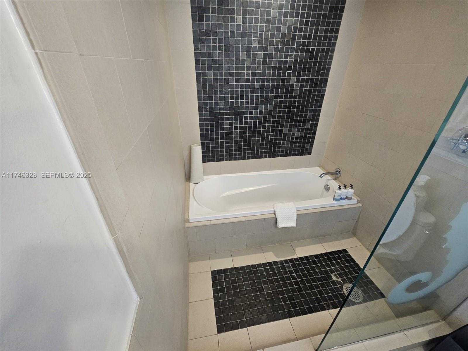 Small Image of 17315 COLLINS AVE #2401, Sunny Isles Beach Number 7