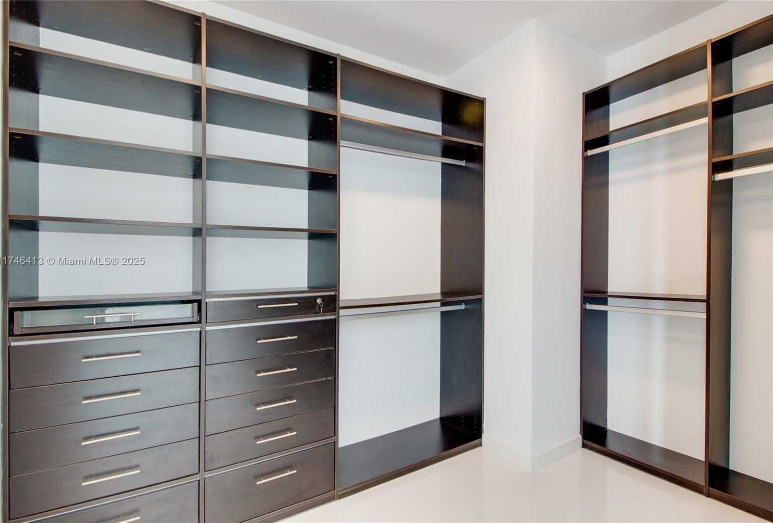Small Image of 200 BISCAYNE BOULEVARD WAY #5304, Miami Number 11