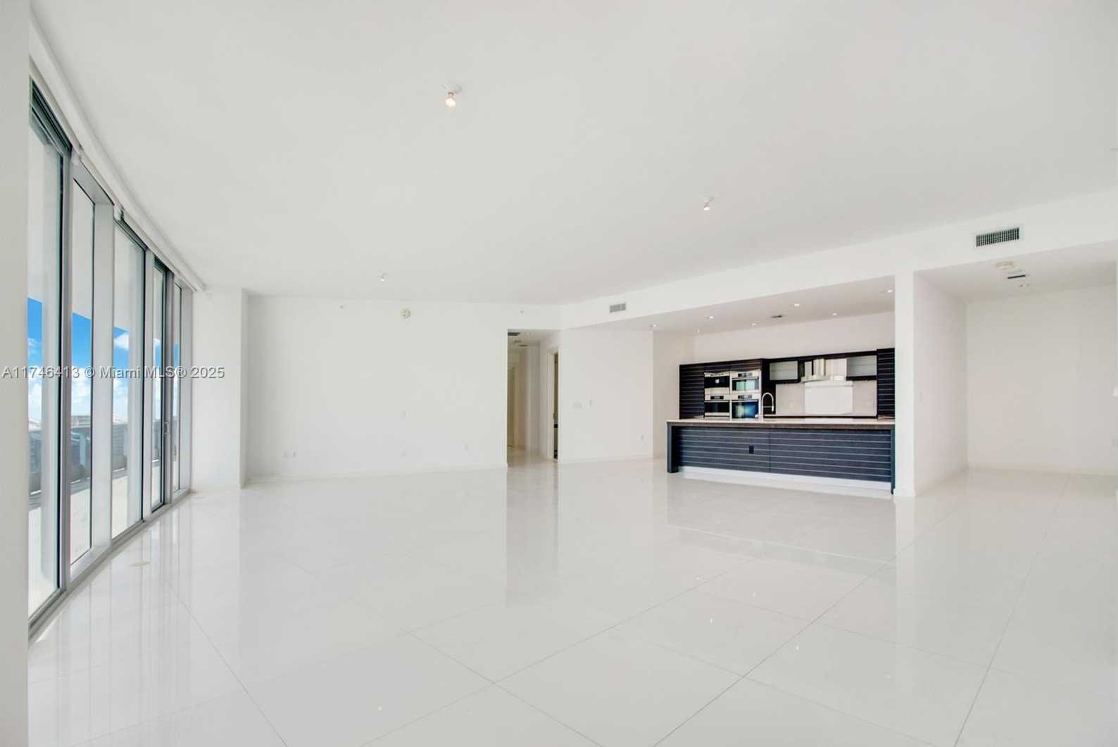 Small Image of 200 BISCAYNE BOULEVARD WAY #5304, Miami Number 4