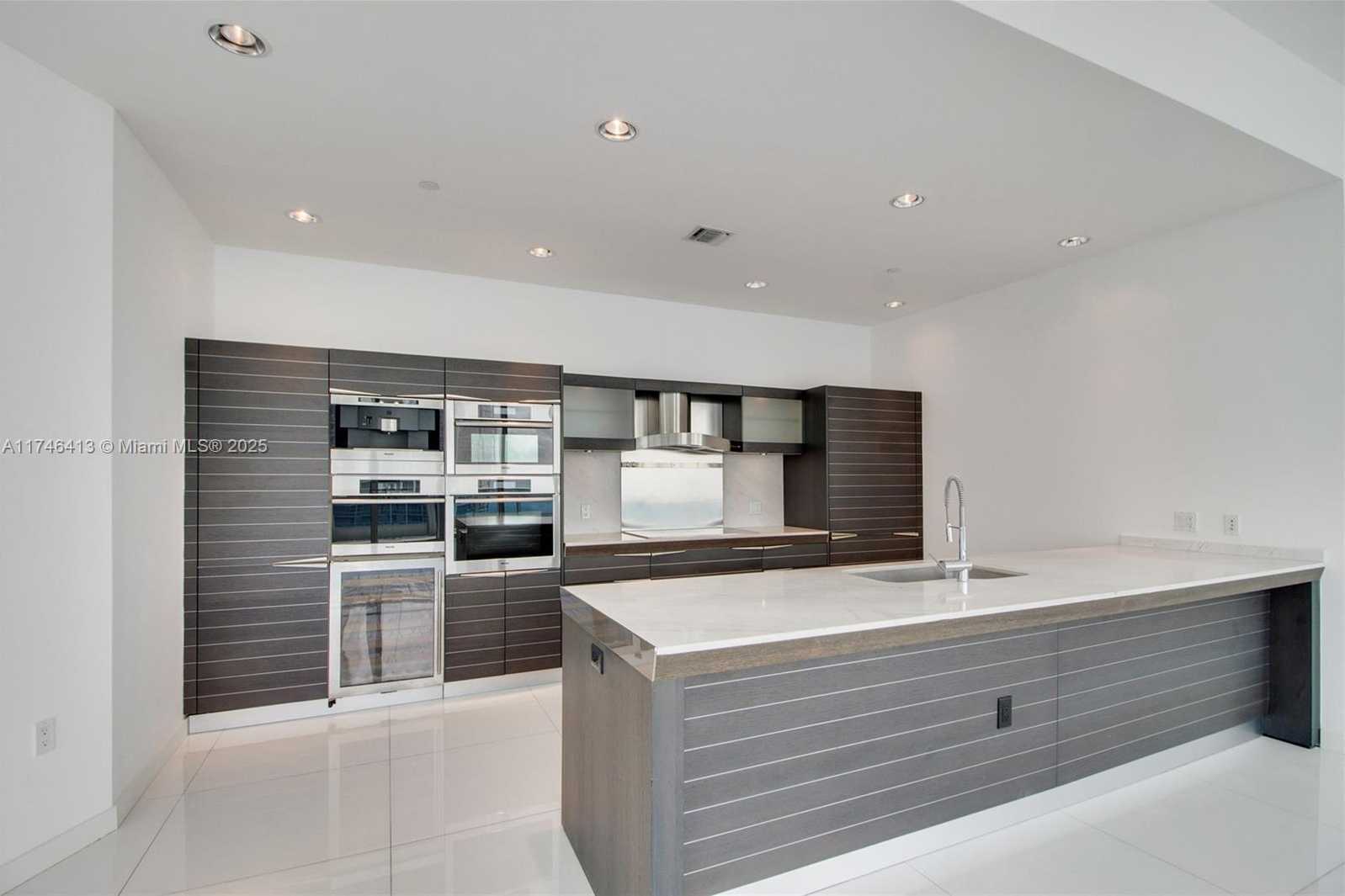 Small Image of 200 BISCAYNE BOULEVARD WAY #5304, Miami Number 6