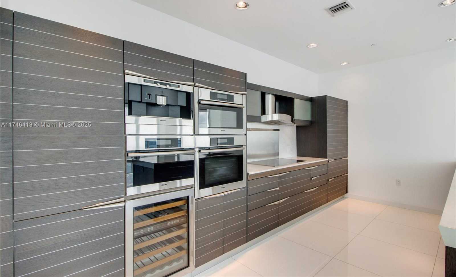 Small Image of 200 BISCAYNE BOULEVARD WAY #5304, Miami Number 7