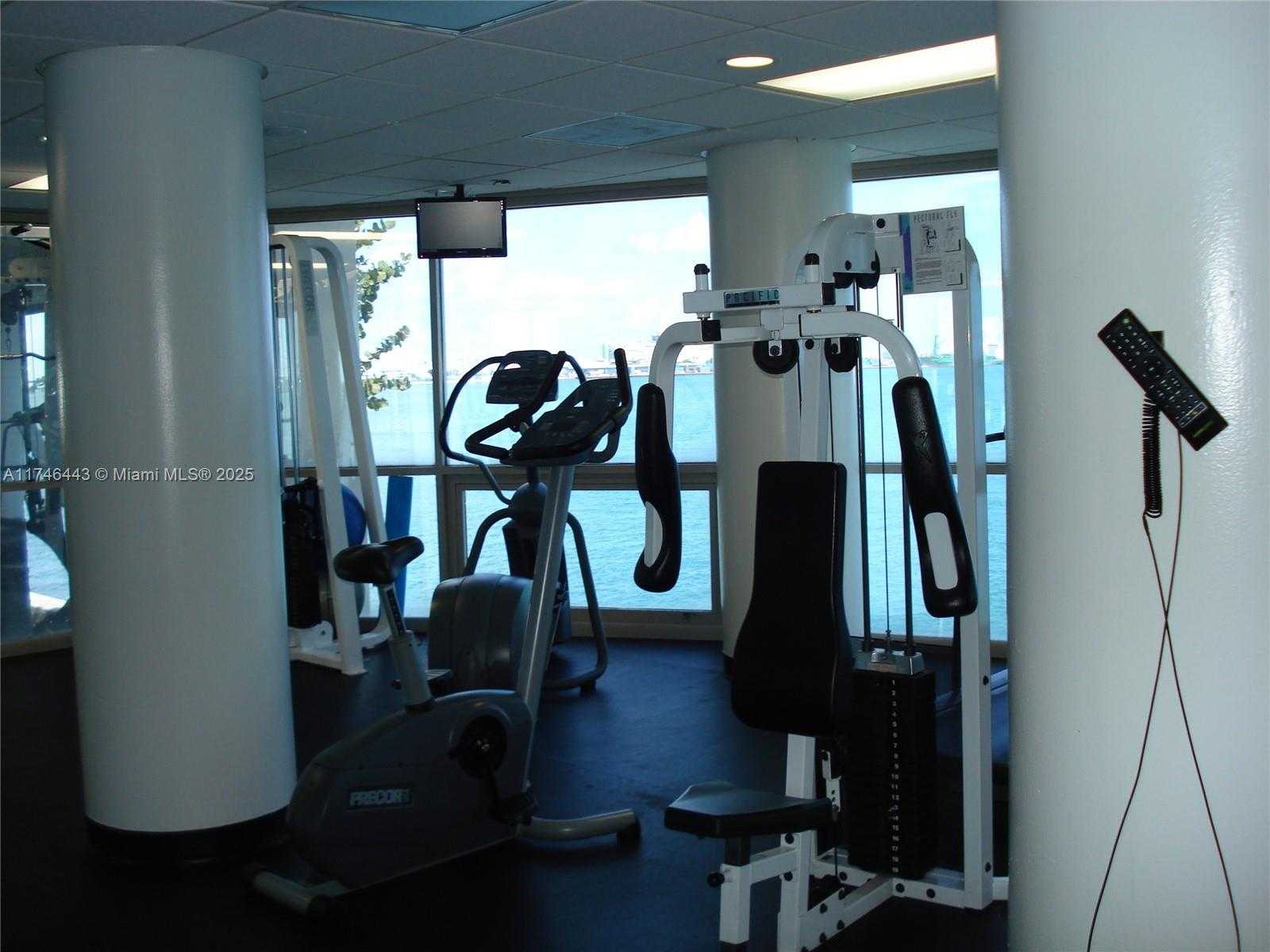 Small Image of 770 CLAUGHTON ISLAND DR #1708, Miami Number 22