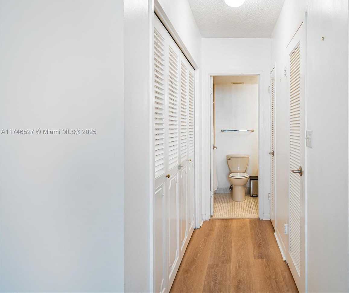 Small Image of 3725 SOUTH OCEAN DR #1023, Hollywood Number 9