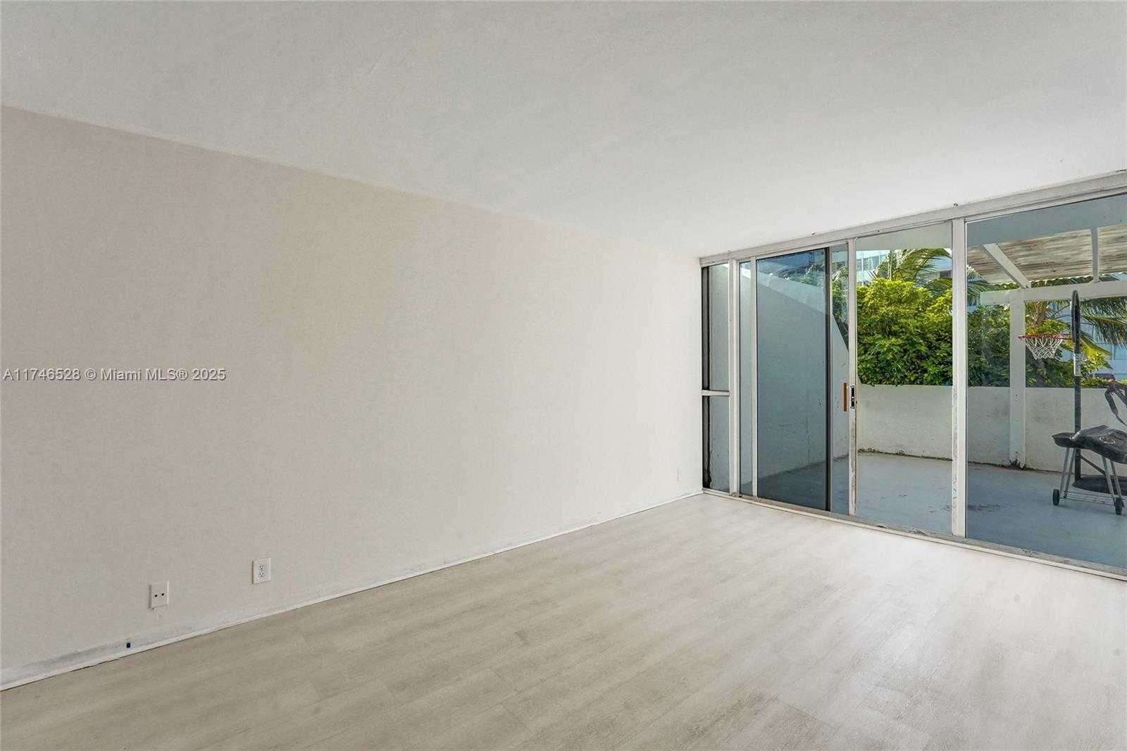 Small Image of 7601 EAST TREASURE DR #406, North Bay Village Number 19