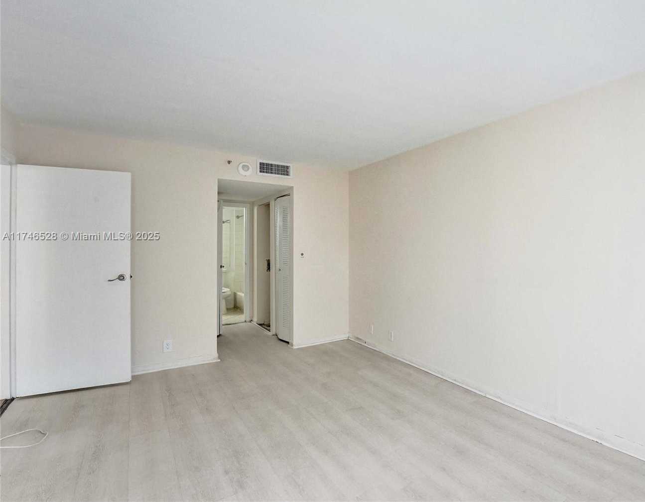 Small Image of 7601 EAST TREASURE DR #406, North Bay Village Number 20