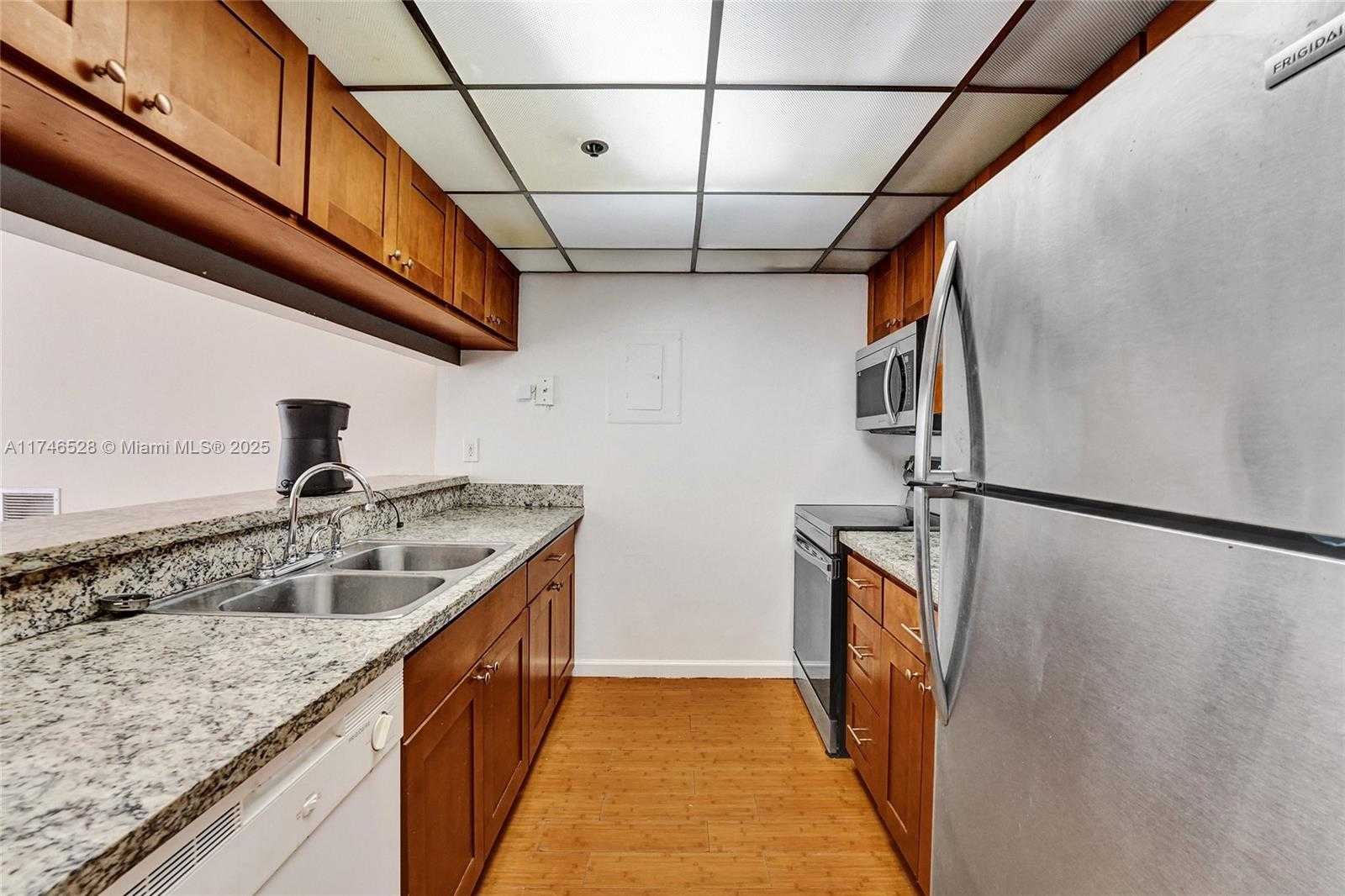 Small Image of 7601 EAST TREASURE DR #406, North Bay Village Number 27