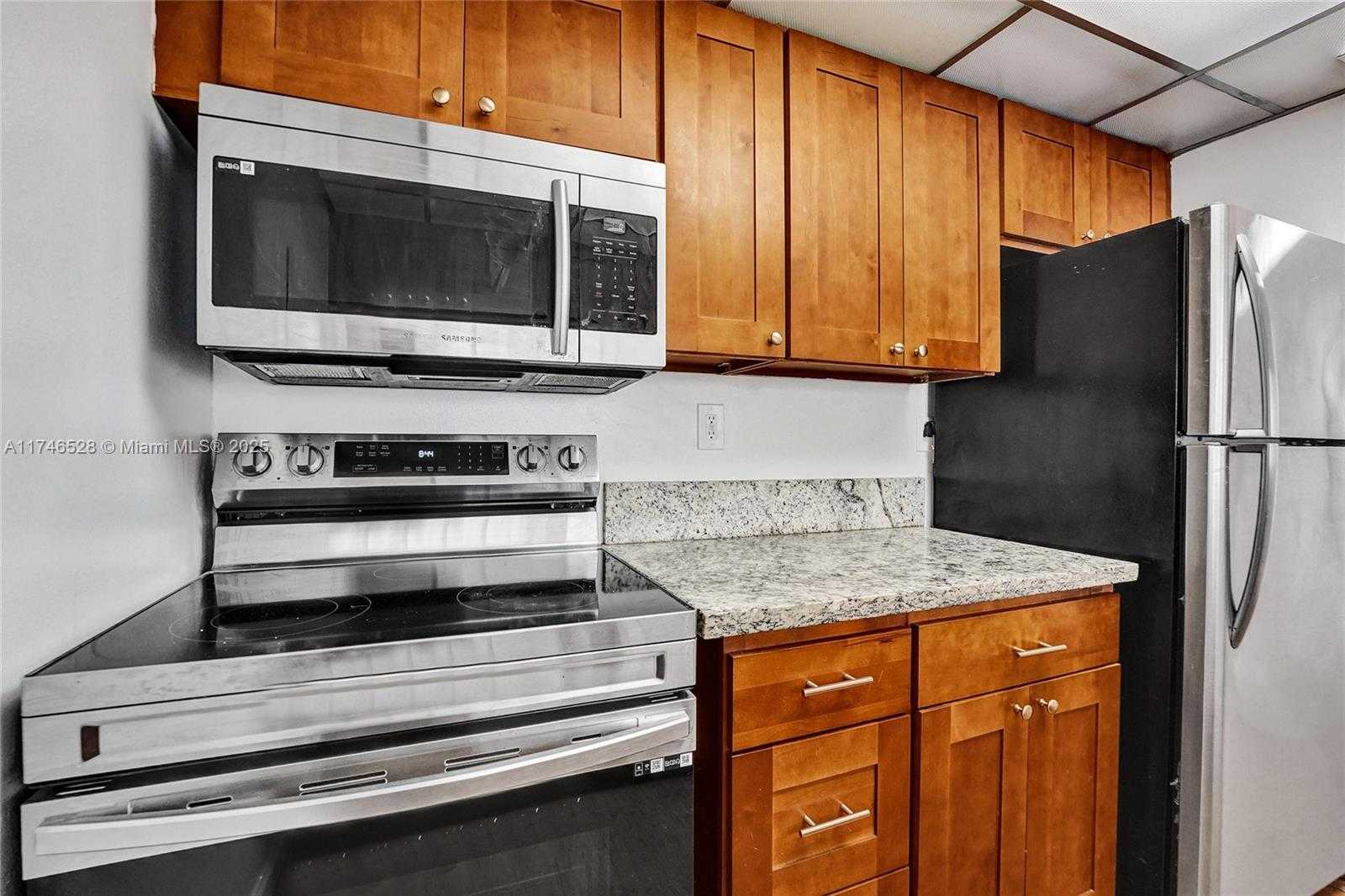 Small Image of 7601 EAST TREASURE DR #406, North Bay Village Number 4