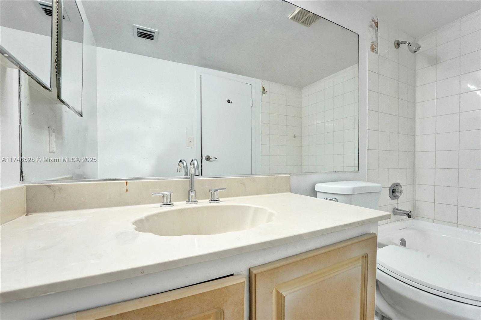 Small Image of 7601 EAST TREASURE DR #406, North Bay Village Number 41