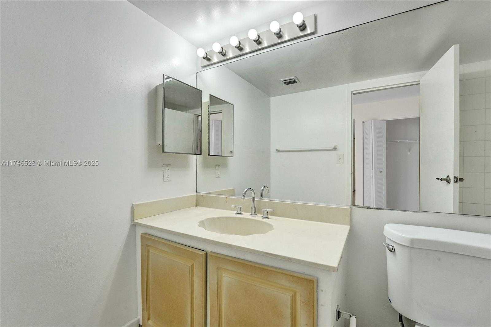 Small Image of 7601 EAST TREASURE DR #406, North Bay Village Number 43