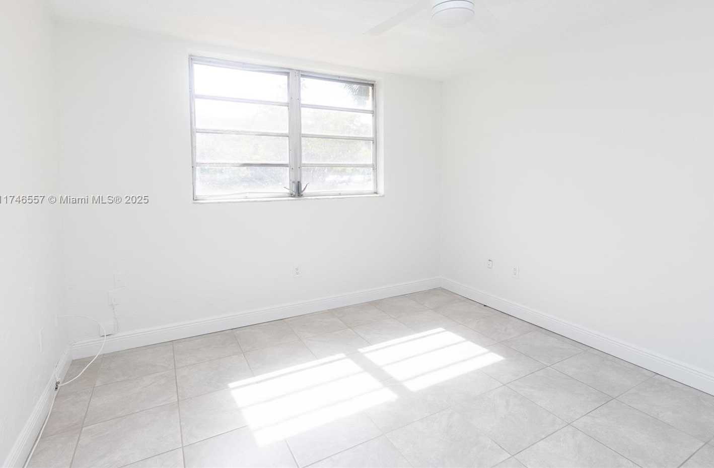 Small Image of 2930 POINT EAST DR #E107, Aventura Number 5